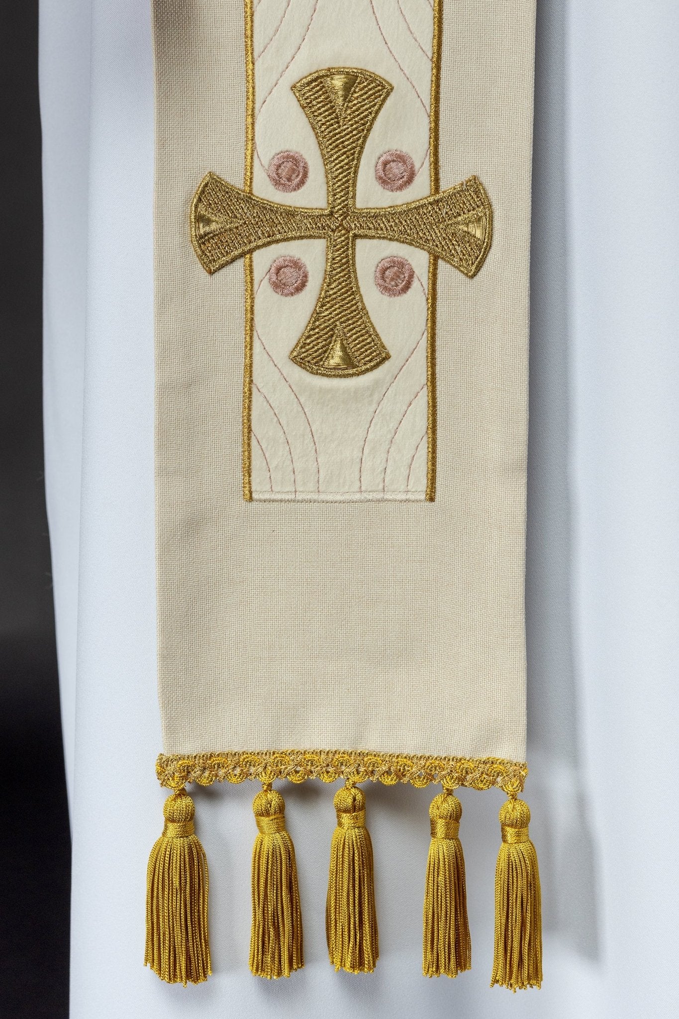 Ivory colored stole with gold crosses embroidery - Image 4