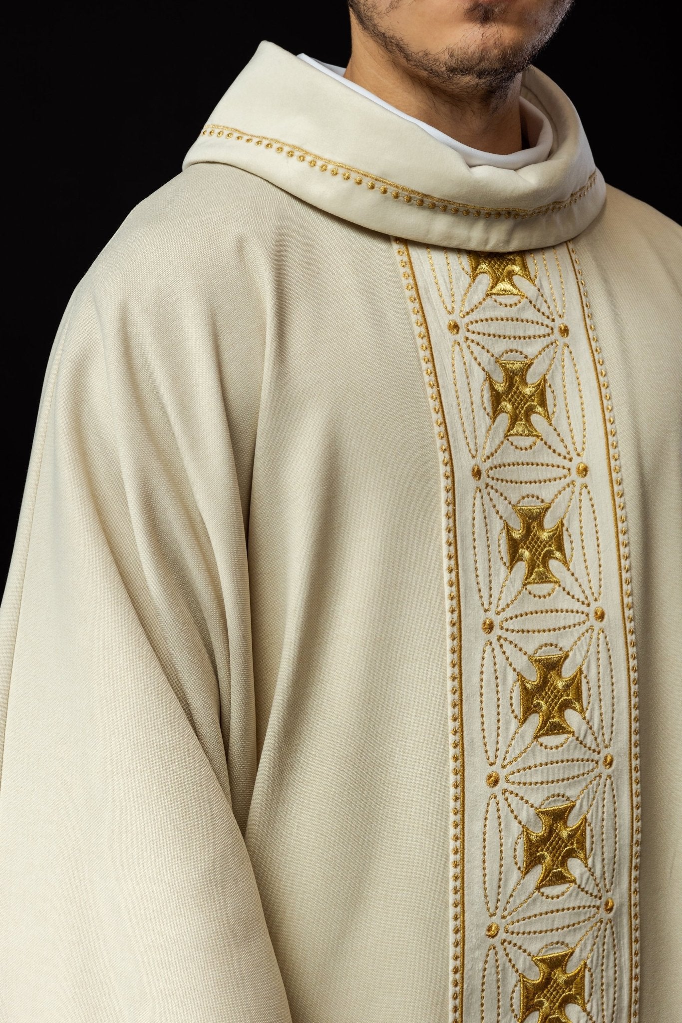 Ivory priest chasuble made of natural texture with embroidered collar - Image 3