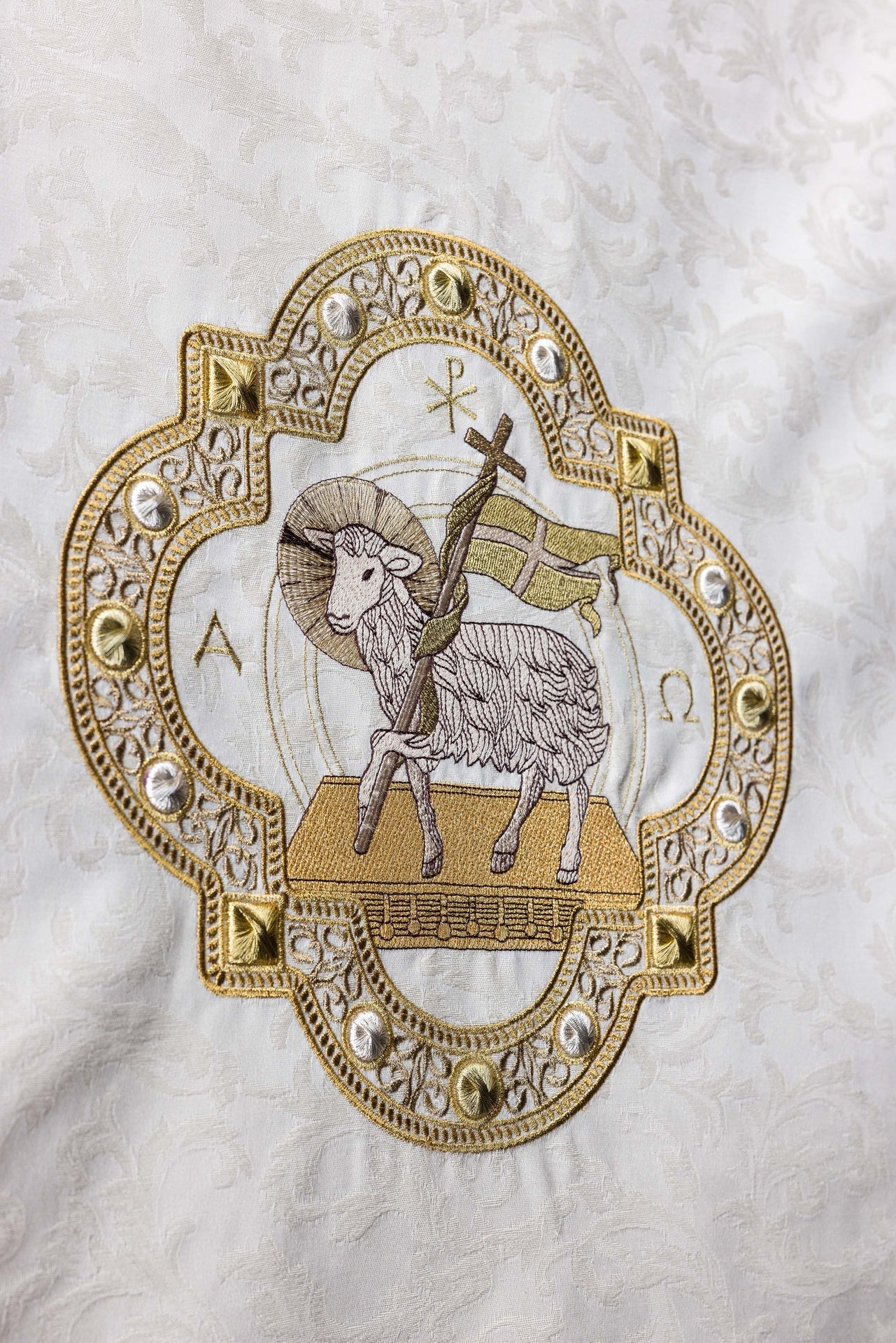 Lectern cloth with embroidered Lamb jacquard fabric ecru - Image 2