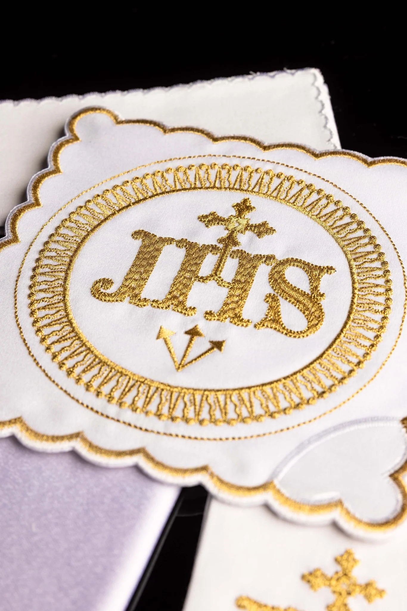 Linen Chalice Linens Embroidered with IHS - Image 2