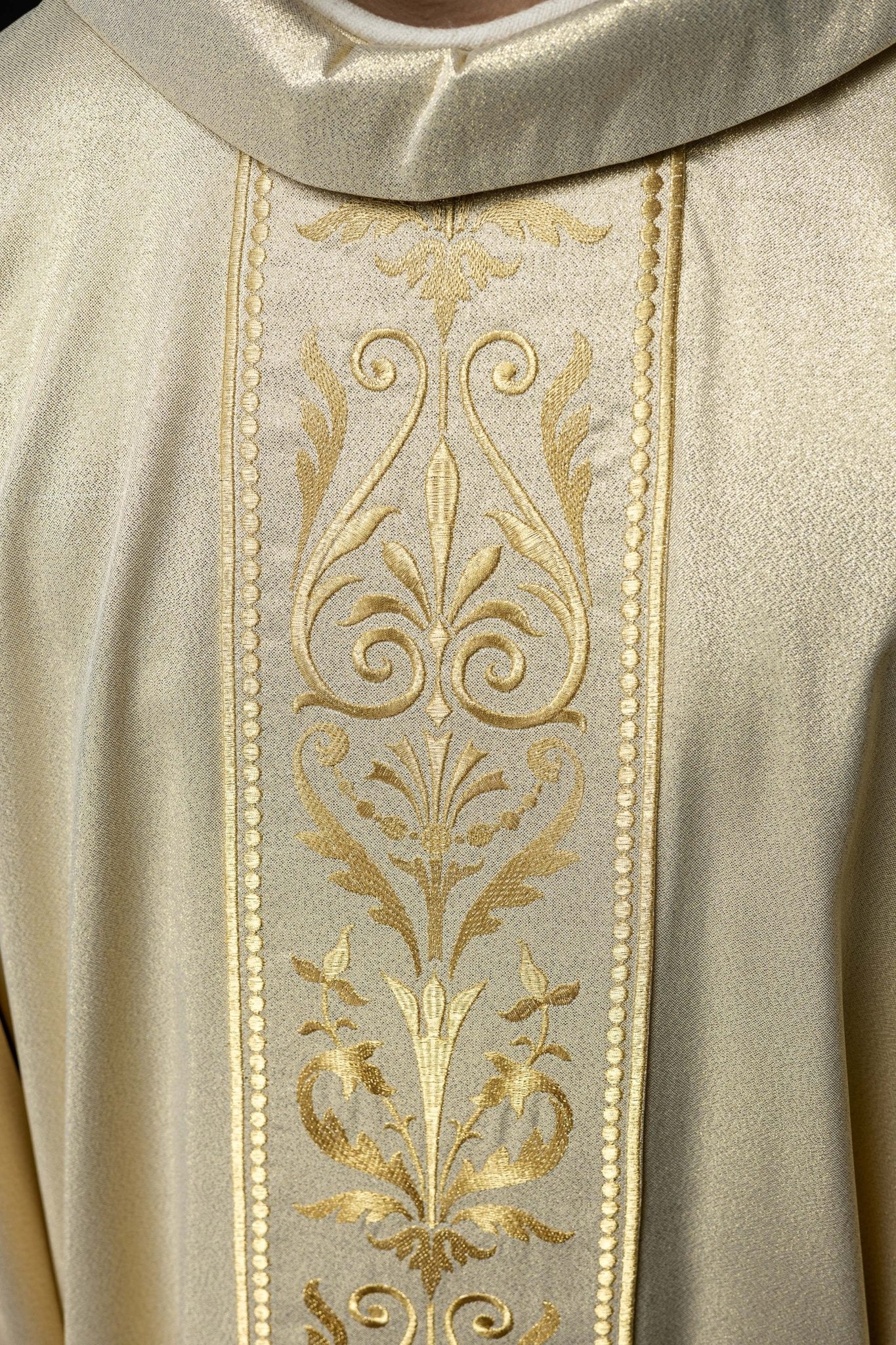 Liturgical chasuble with a decorated gold embroidered belt - Image 3