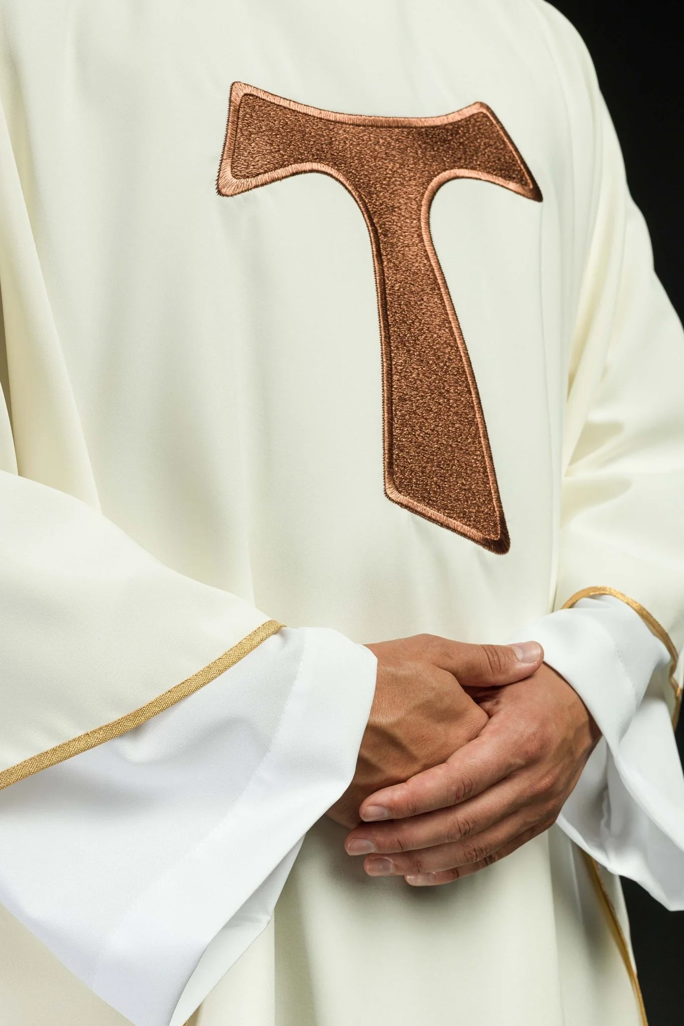 Liturgical chasuble with a Franciscan cross in ecru - Image 4