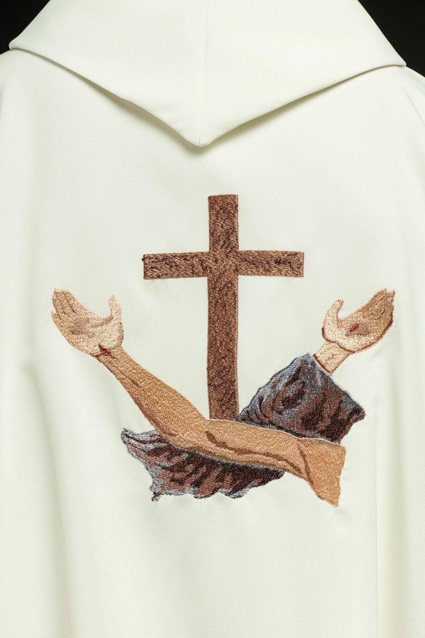 Liturgical chasuble with a Franciscan cross in ecru - Image 7