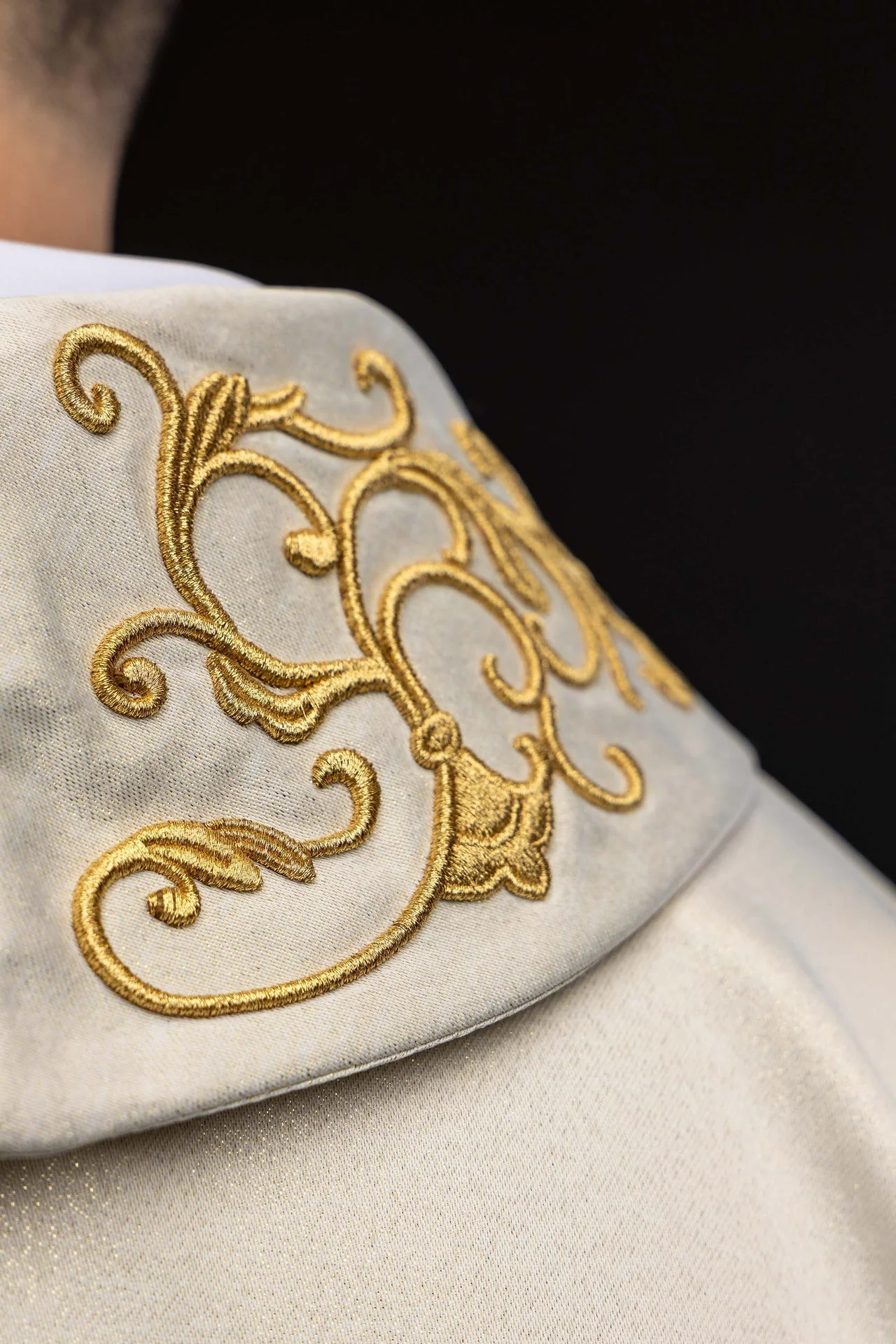Liturgical chasuble with an embroidered Marian symbol - Image 7
