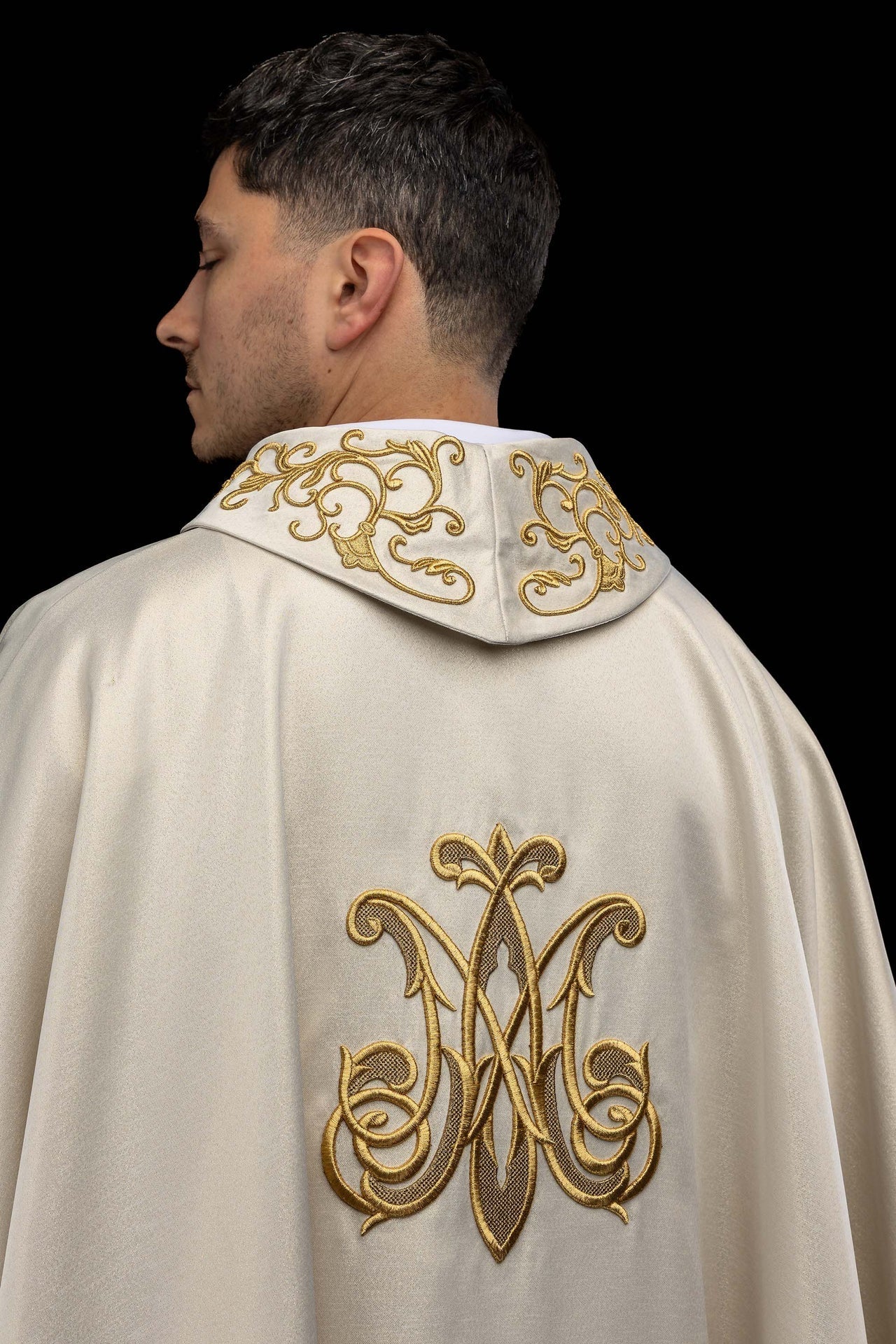 Liturgical chasuble with an embroidered Marian symbol - Image 8