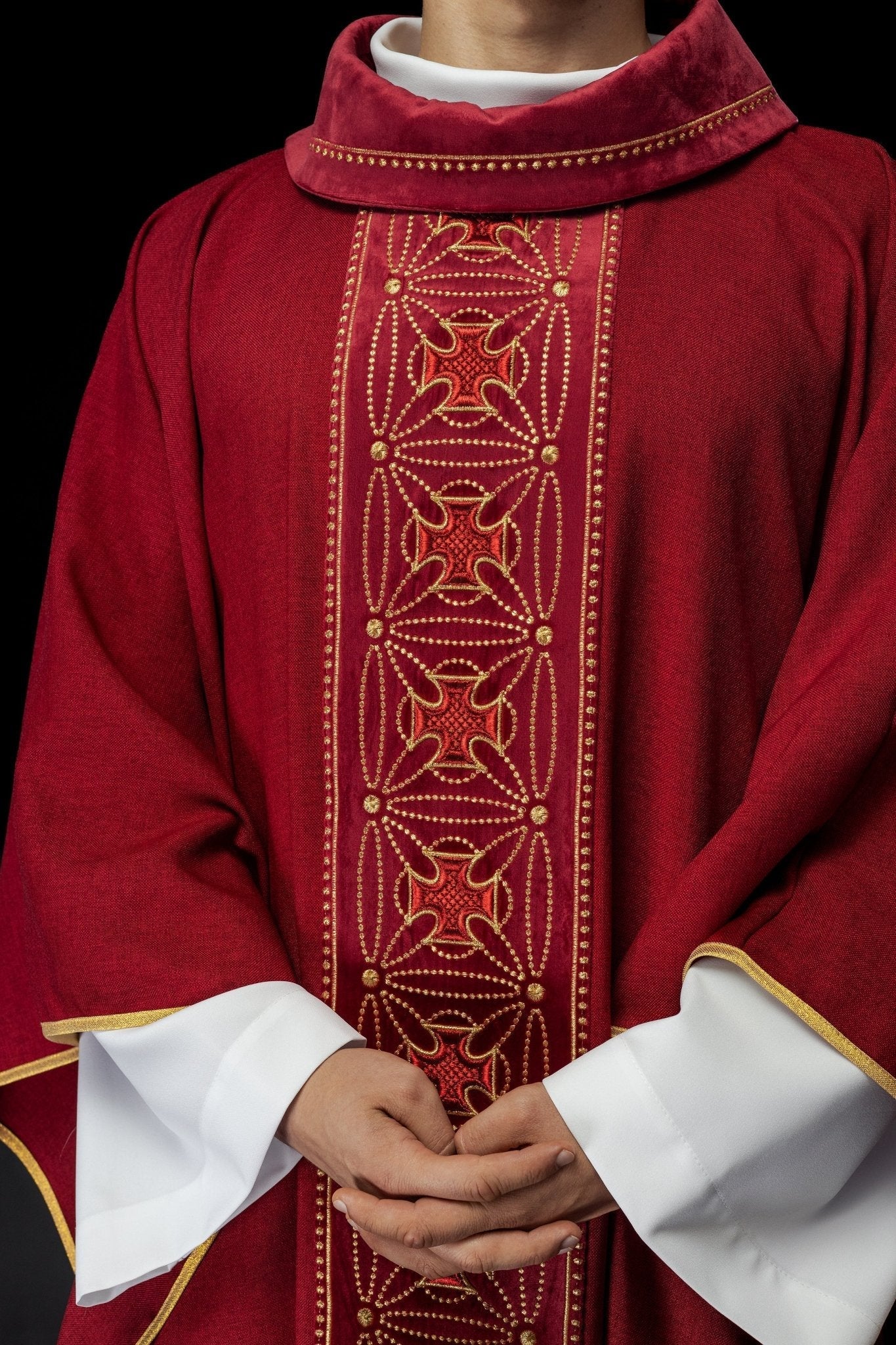Liturgical chasuble with richly decorated belt with crosses in red color - Image 3