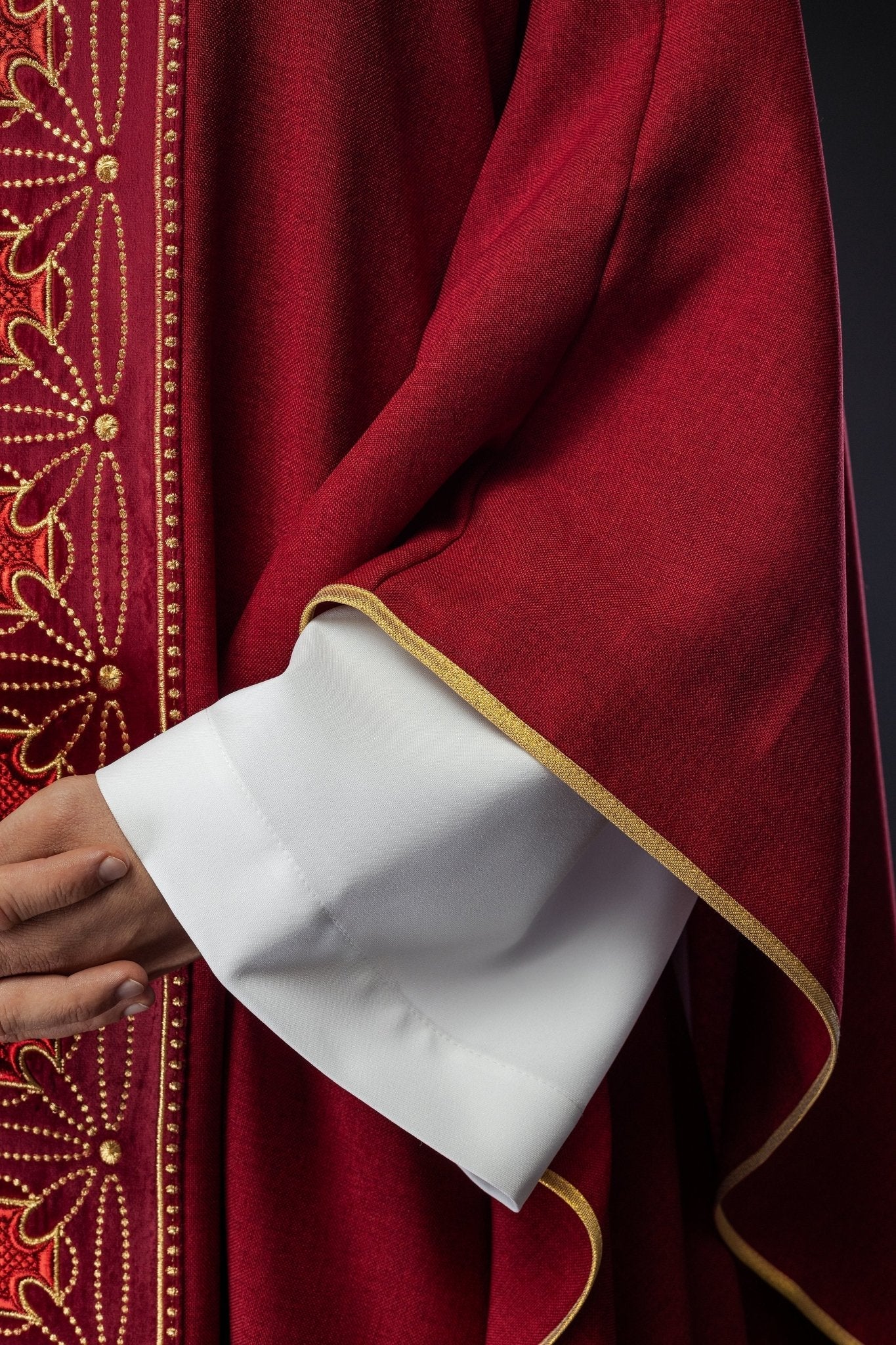 Liturgical chasuble with richly decorated belt with crosses in red color - Image 4