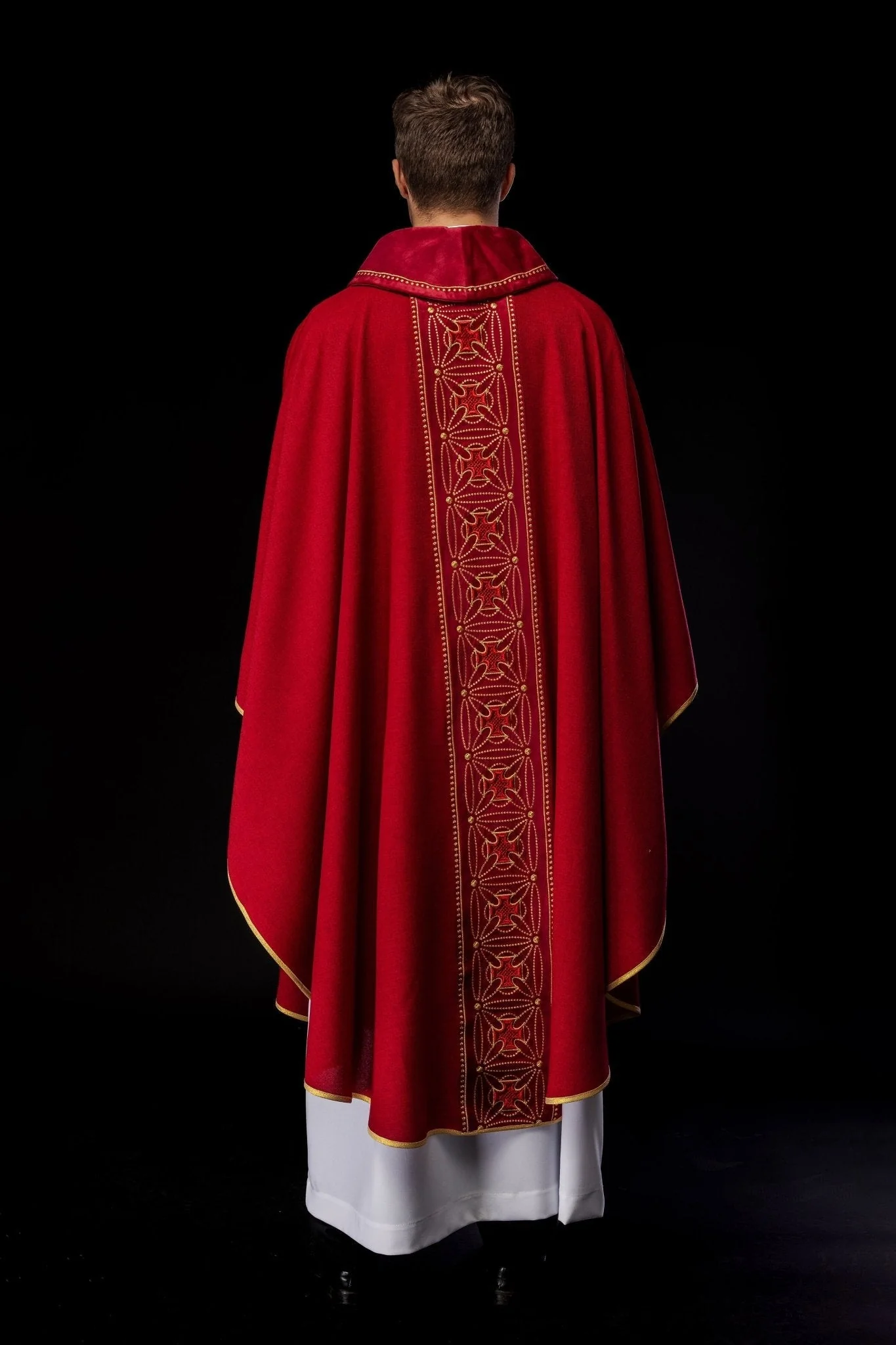 Liturgical chasuble with richly decorated belt with crosses in red color - Image 7