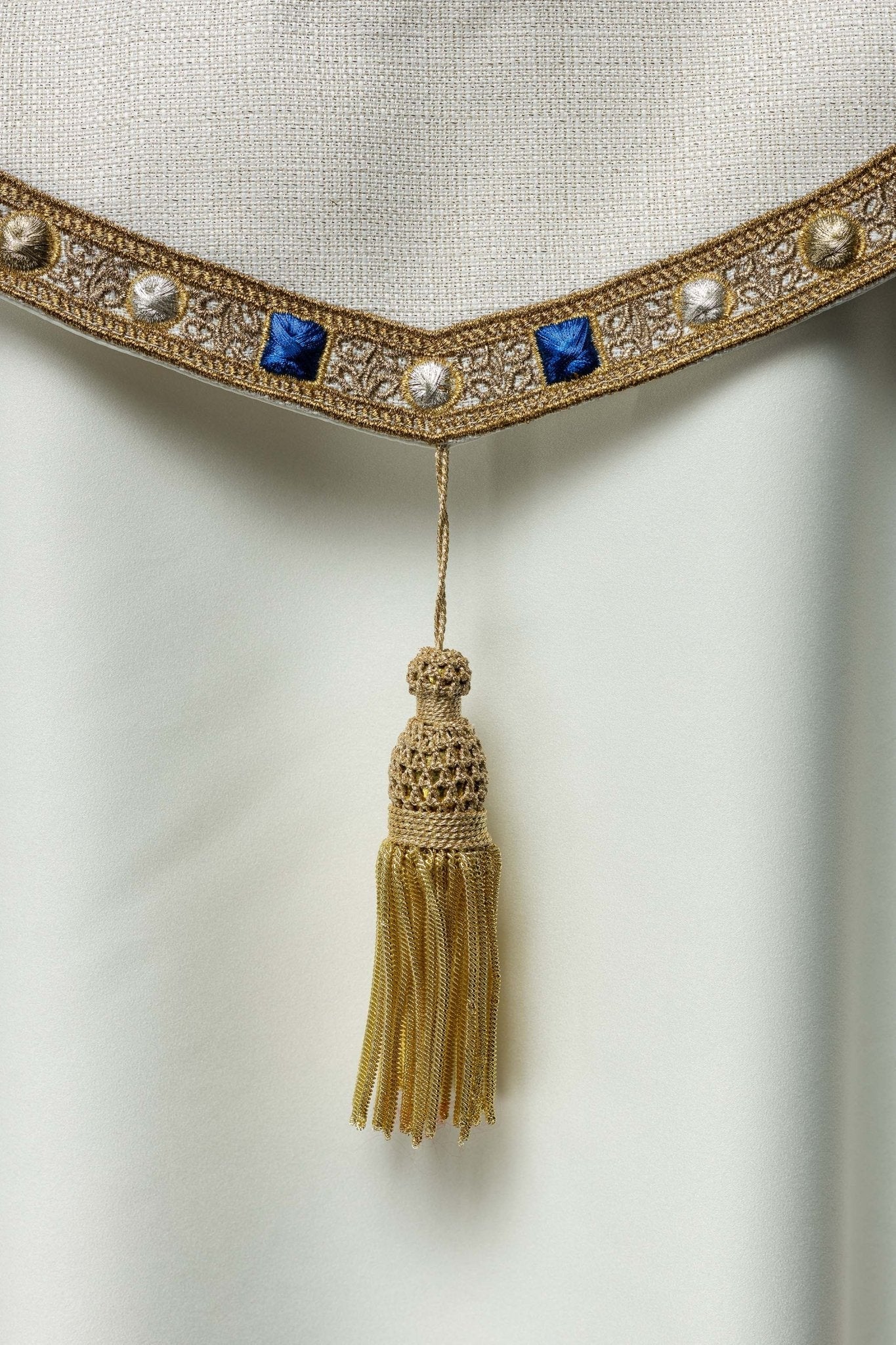 Liturgical cope with embroidered Marian coat of arms - Image 8