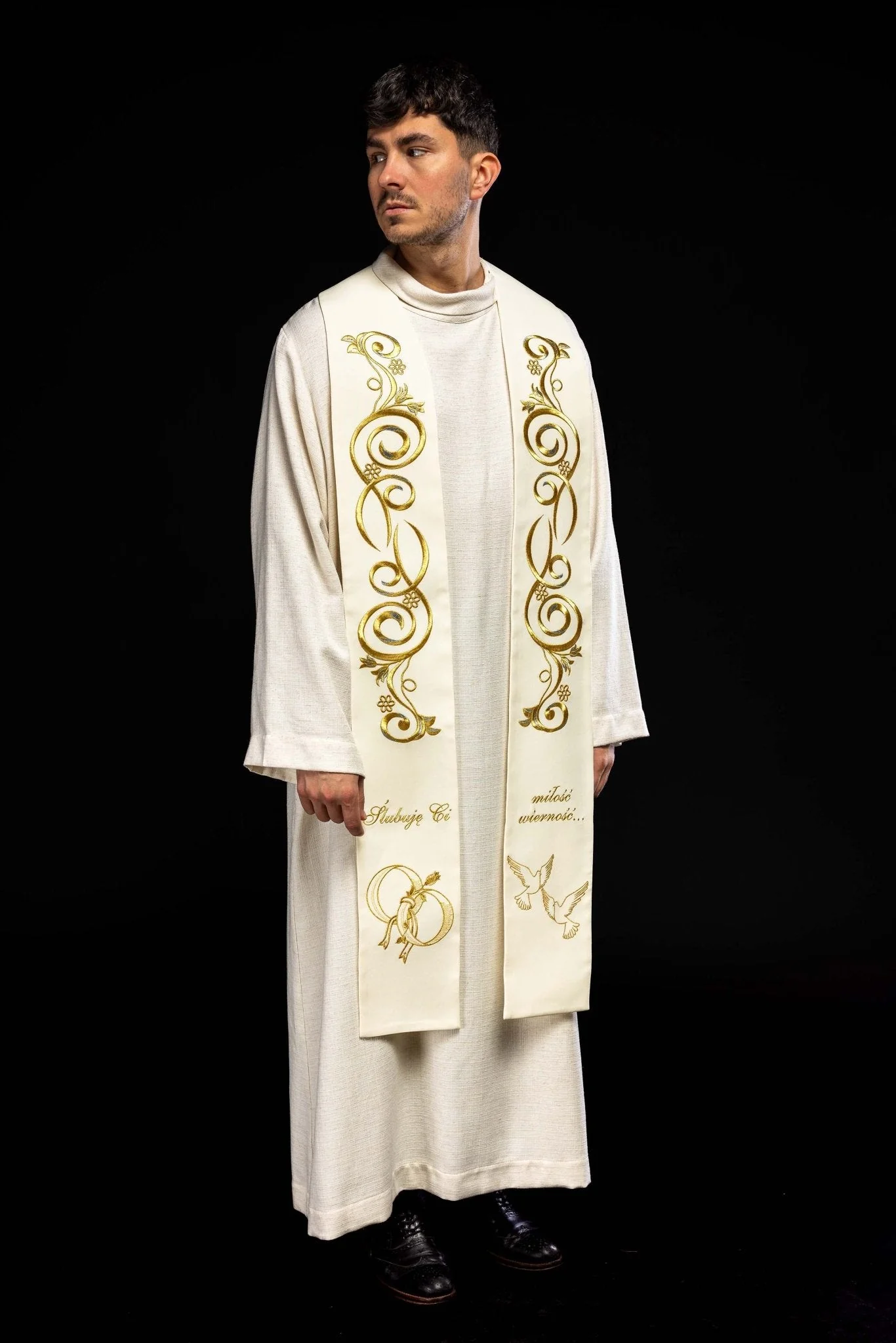 Long stole with embroidery - Image 6