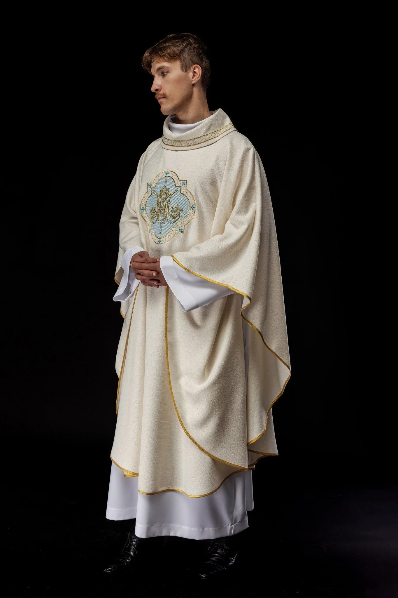 Marian chasuble in ivory with blue embroidery - Image 8