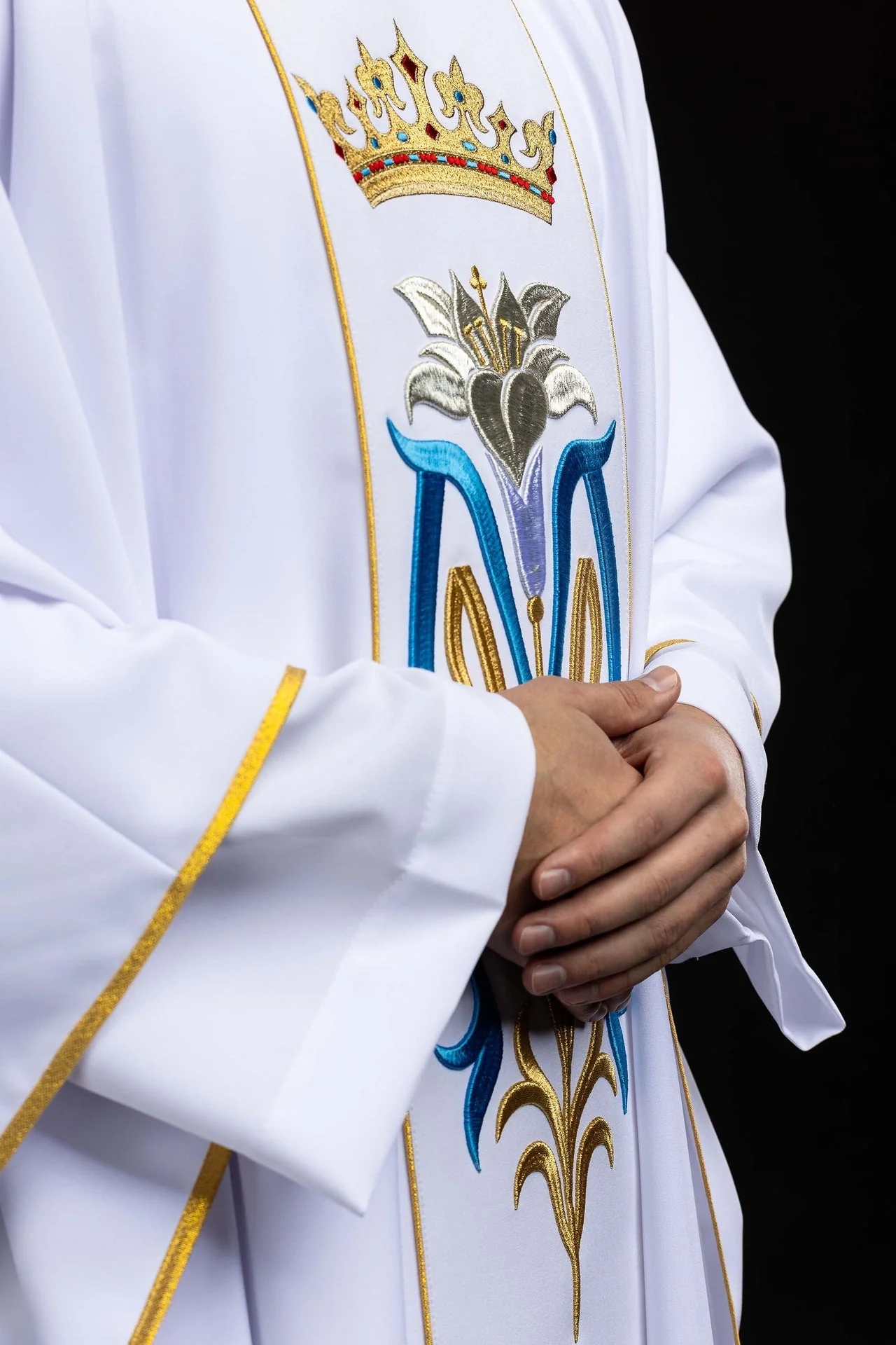 Marian embroidered liturgical chasuble with a crown in white - Image 4