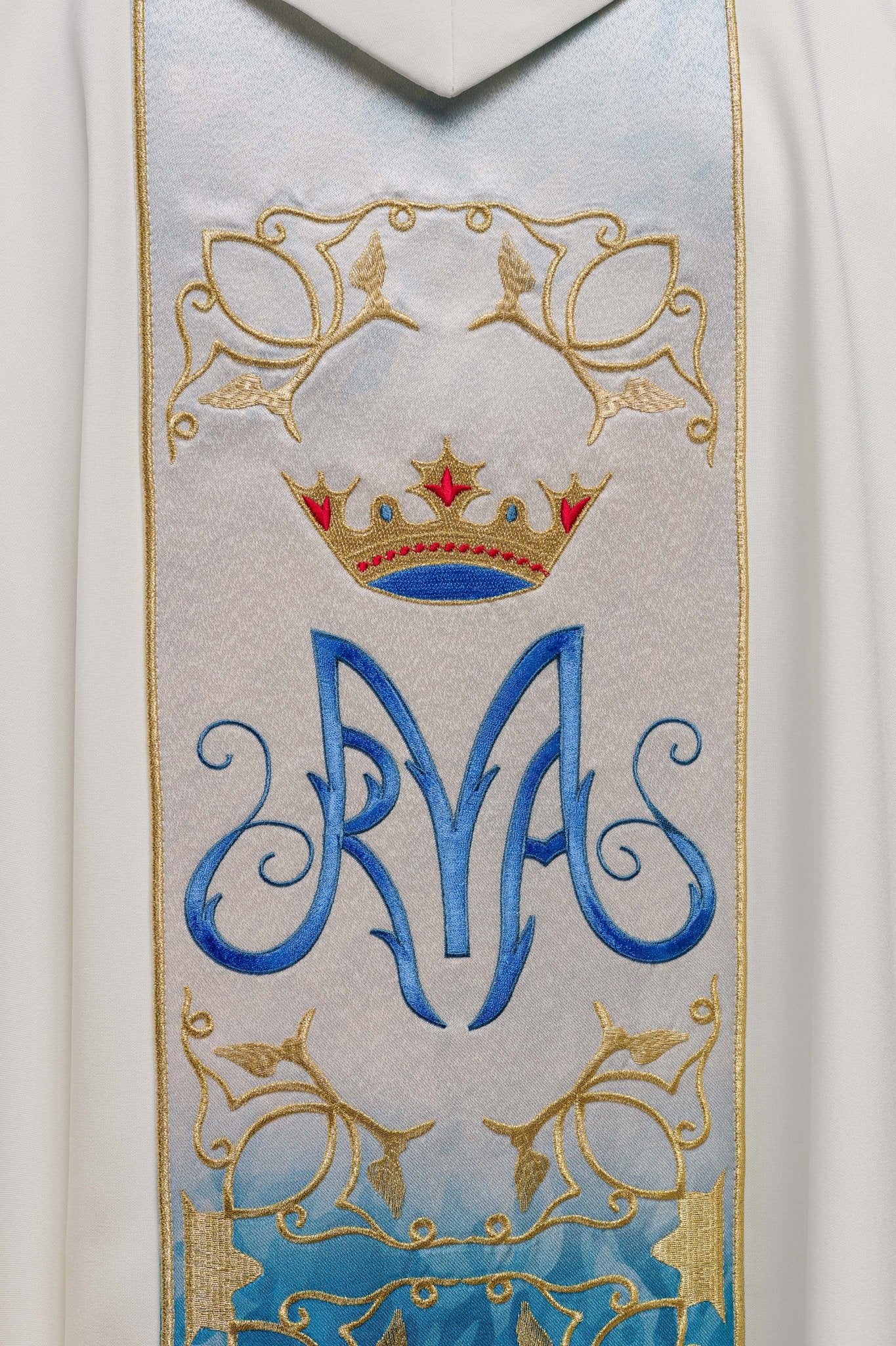 Marian liturgical chasuble with an embroidered and sublimated belt in ecru - Image 5