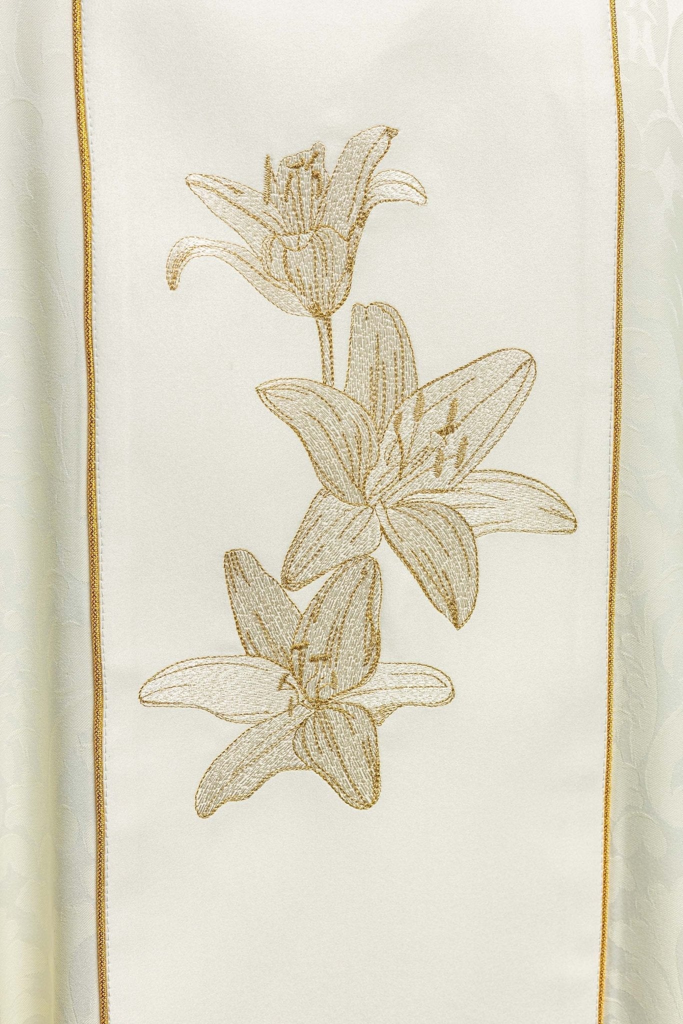 Marian liturgical chasuble with embroidered lilie - Image 7