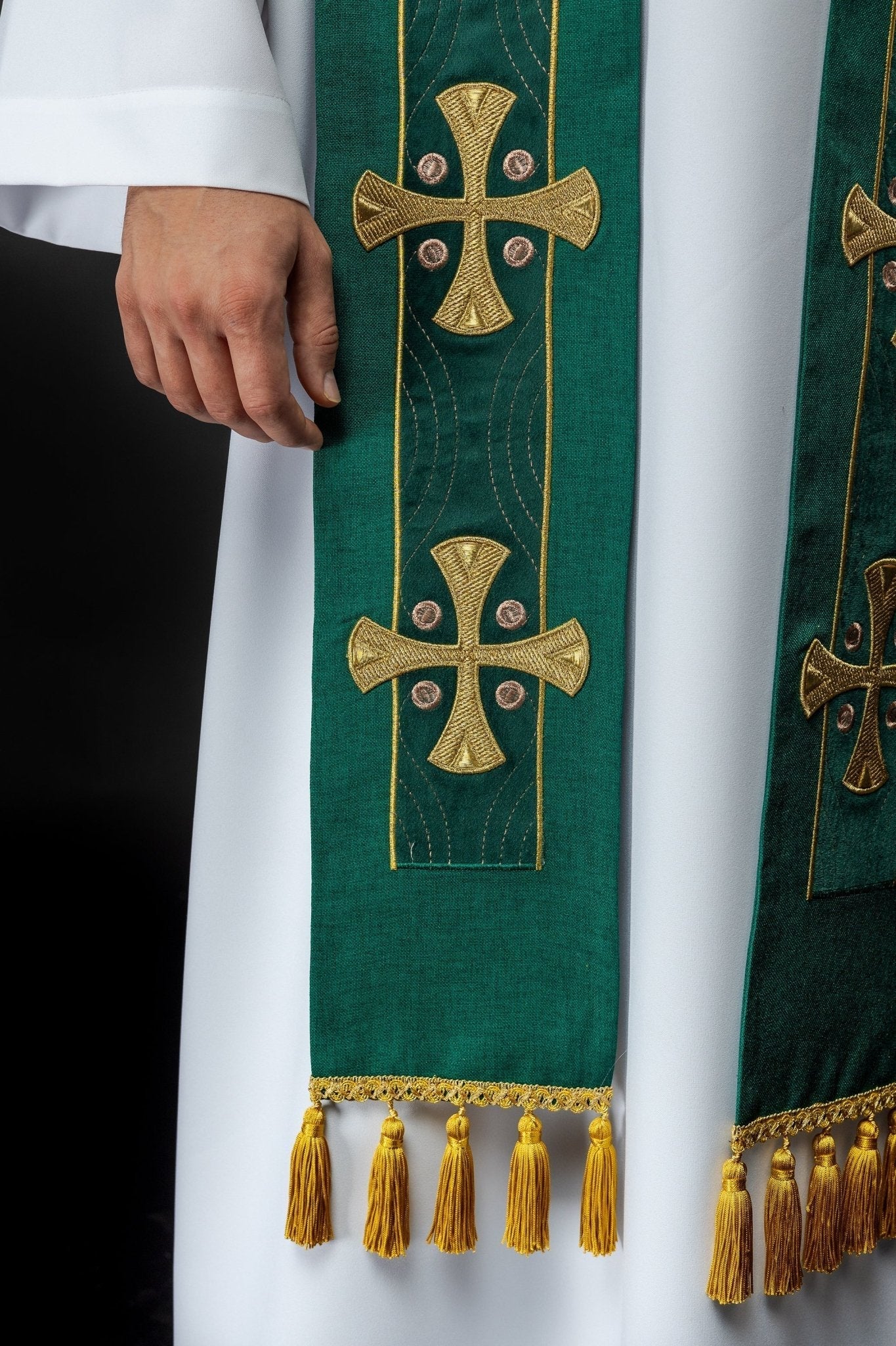Modern green liturgical stole with three gold crosses and tassels - Image 3