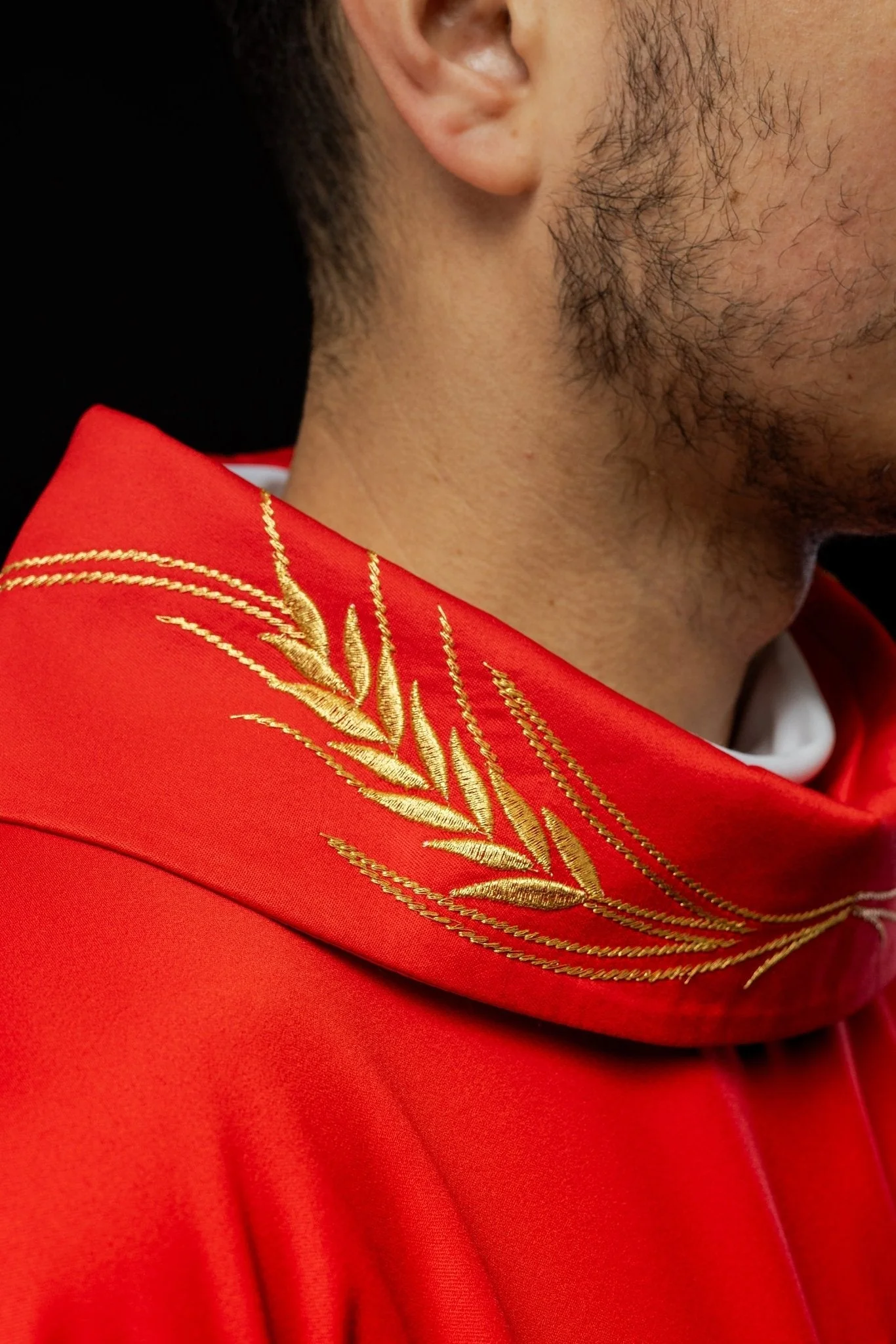 Monastic chasuble in red with embroidered collar and wheat symbol - Image 5