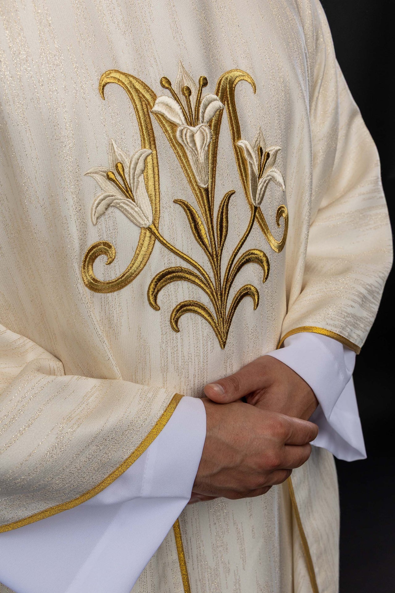 Ornat haftowany z motywem Maryjnym ecru - Image 4