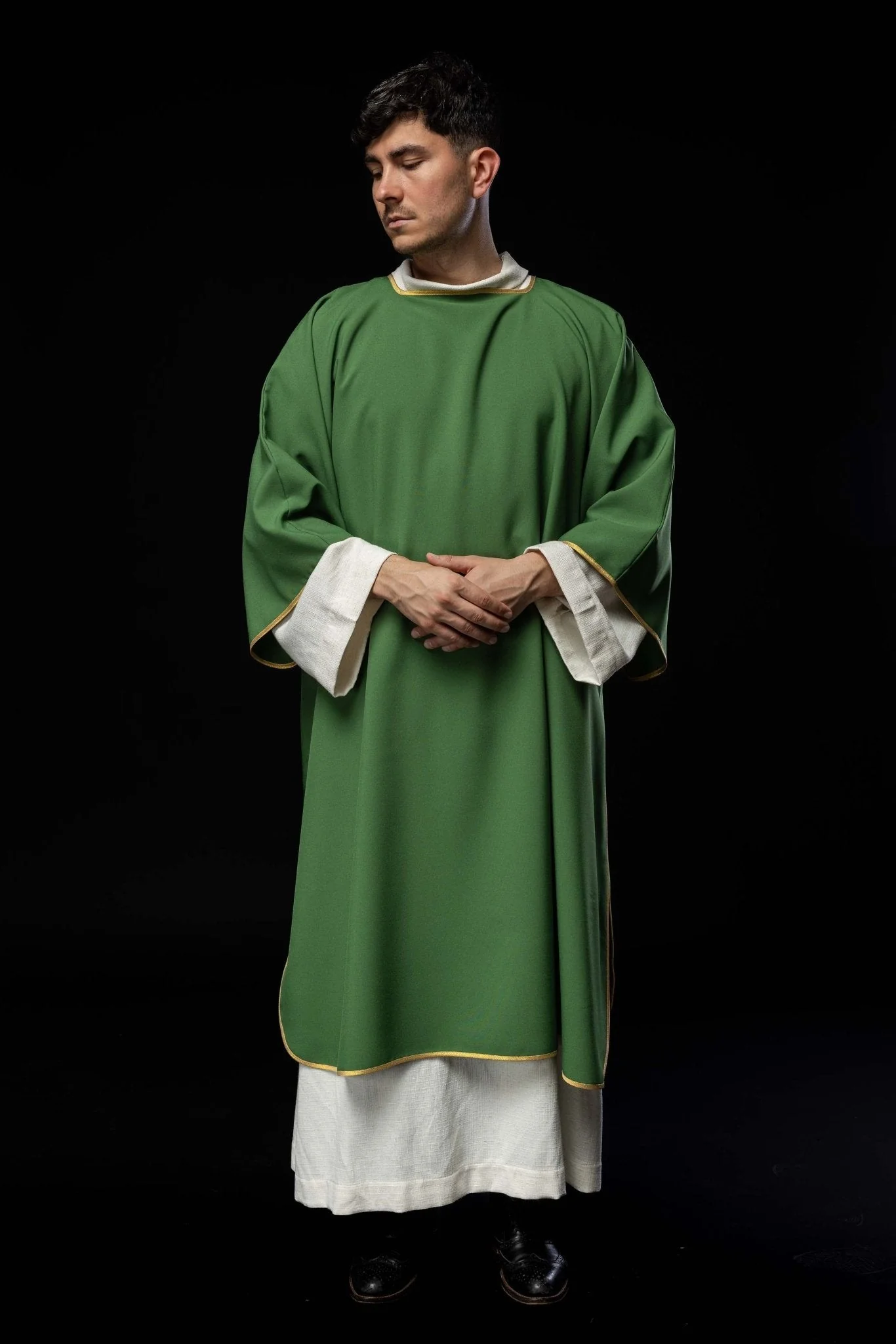 Plain dalmatic in green with gold trim - Image 8