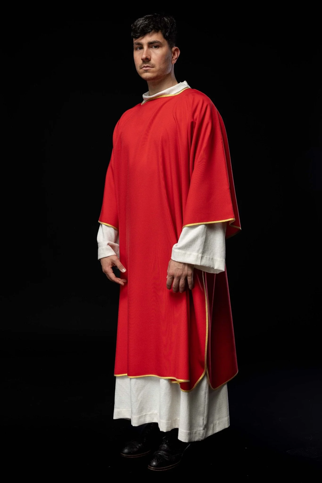 Plain dalmatic in red with gold trim - Image 2