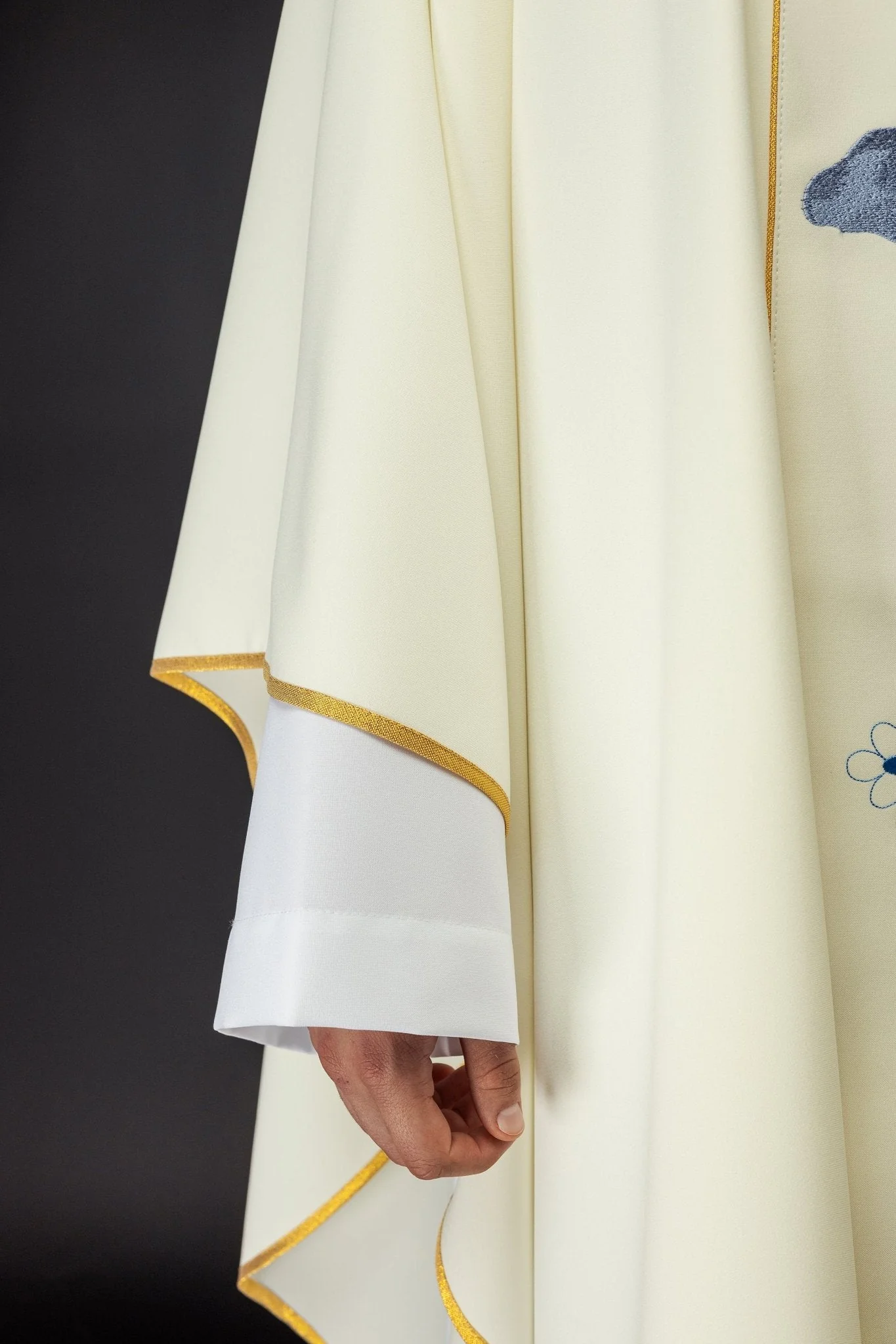 Priest chasuble in ivory with the image of Our Lady of Fatima - Image 4