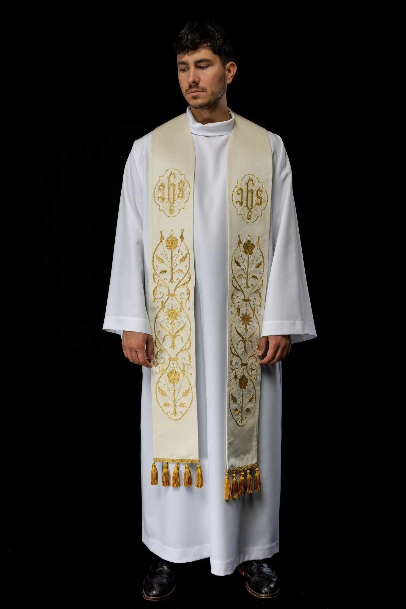 Priest stole in Ivory with embroidered gold JHS and tassels - Image 7