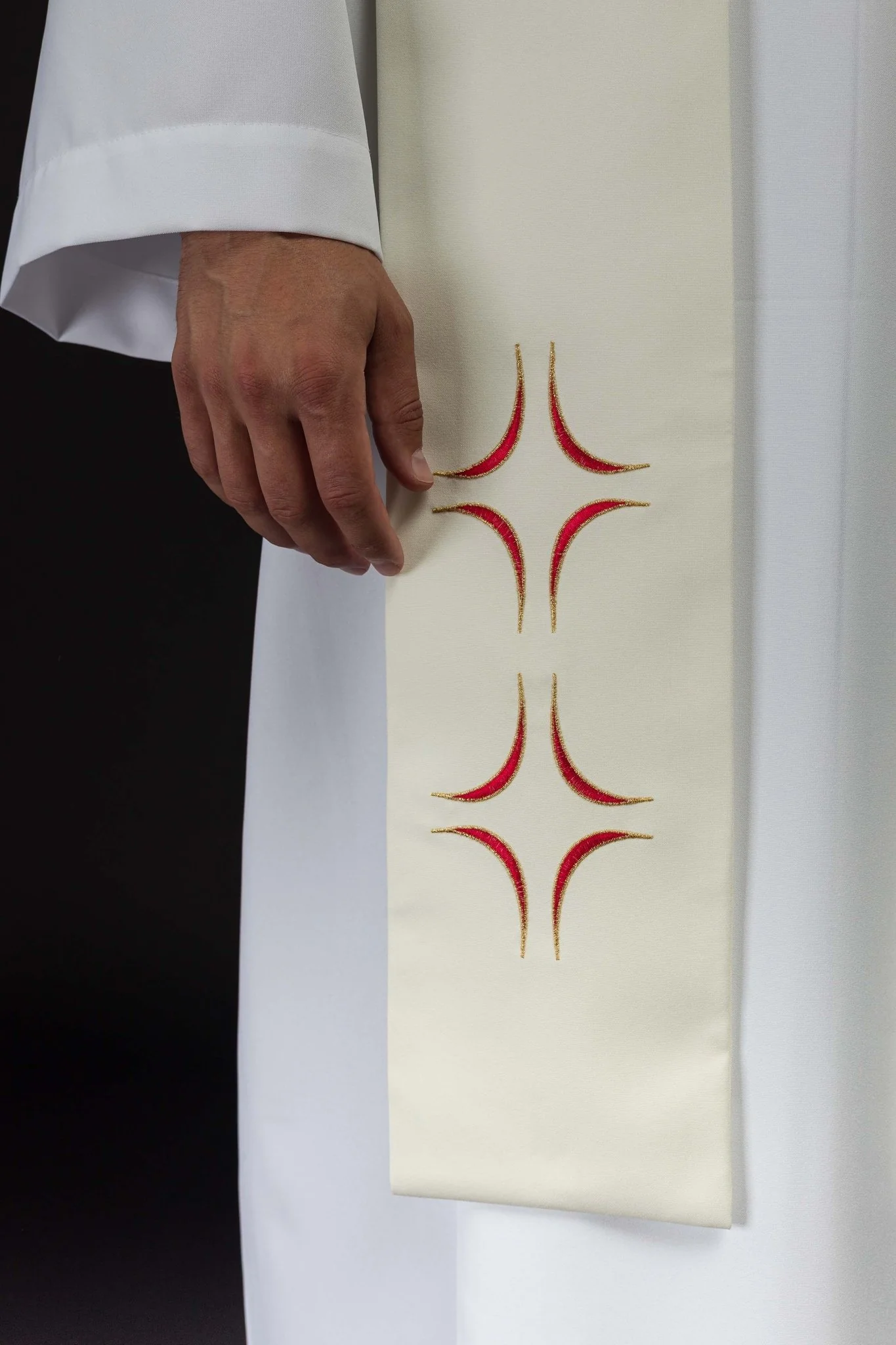 Priestly stole with embroidered Cross and Lamb in ecru - Image 3