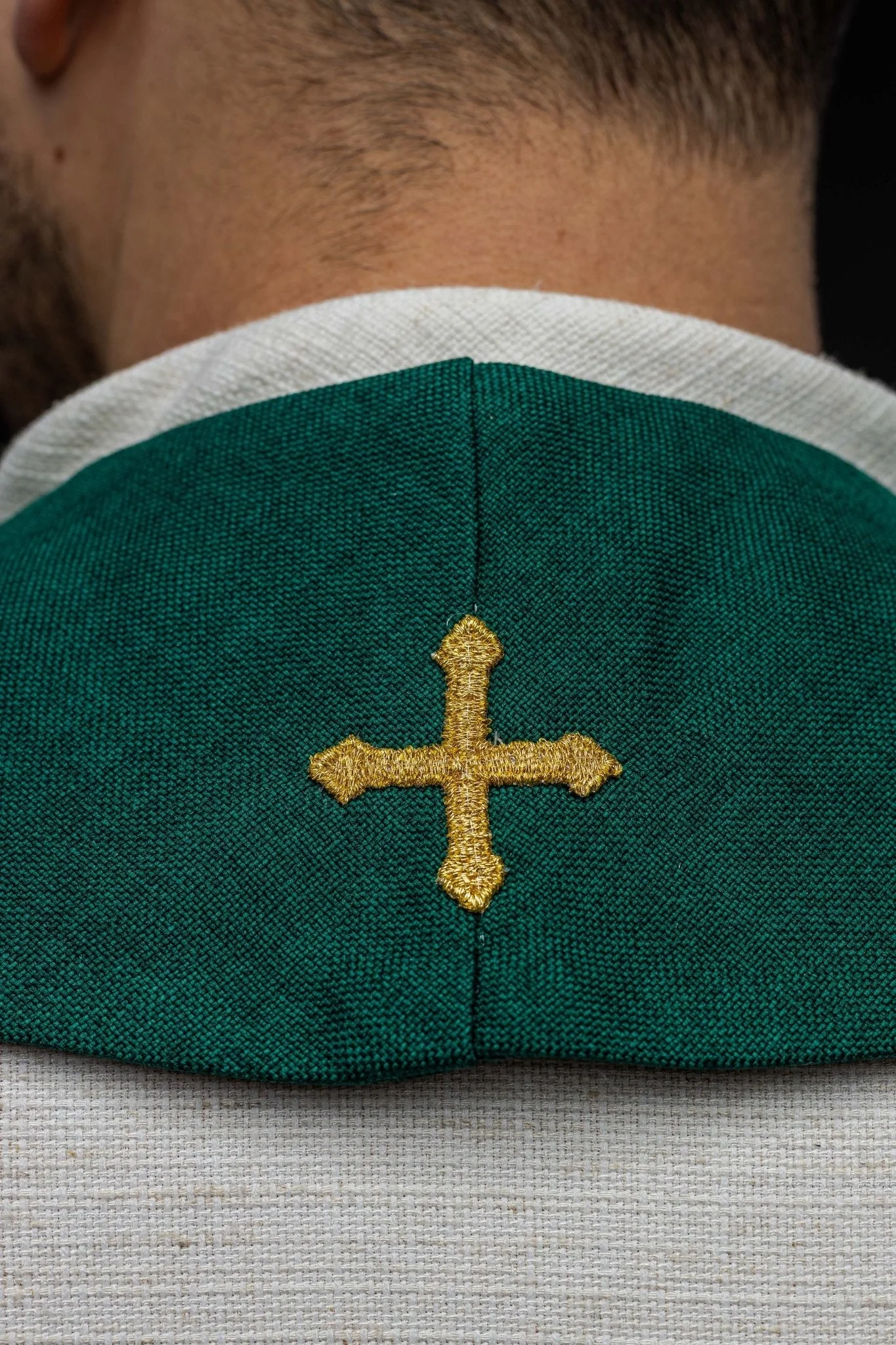 Embroidered stole with a cross symbol green velvet - Image 4