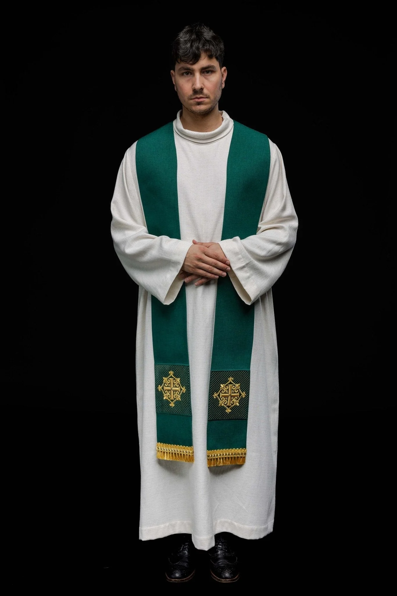 Embroidered stole with a cross symbol green velvet - Image 5
