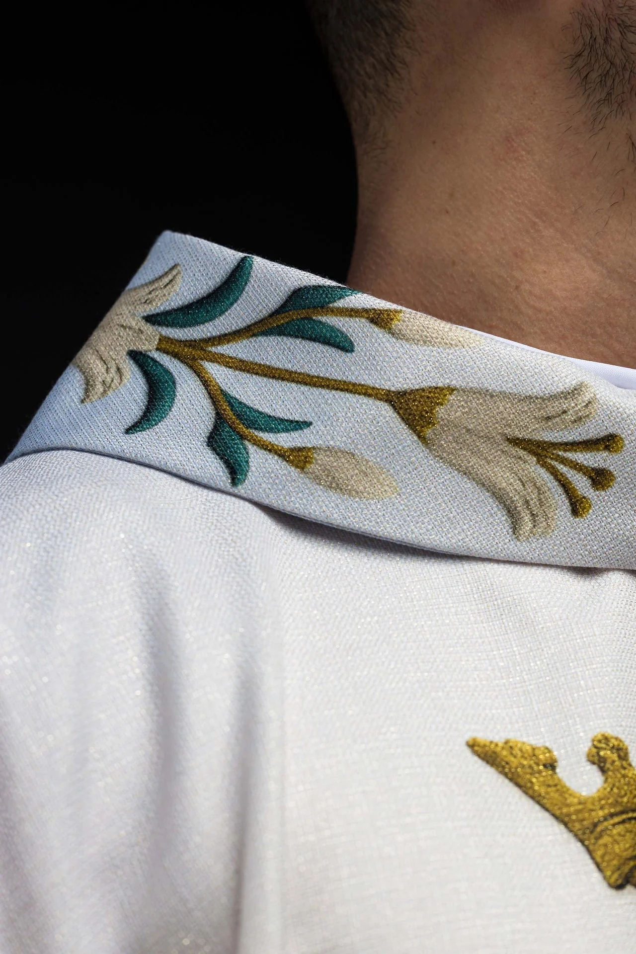 Printed Marian Chasuble with Lily Pattern and Monogram Blue & Cream - Image 5