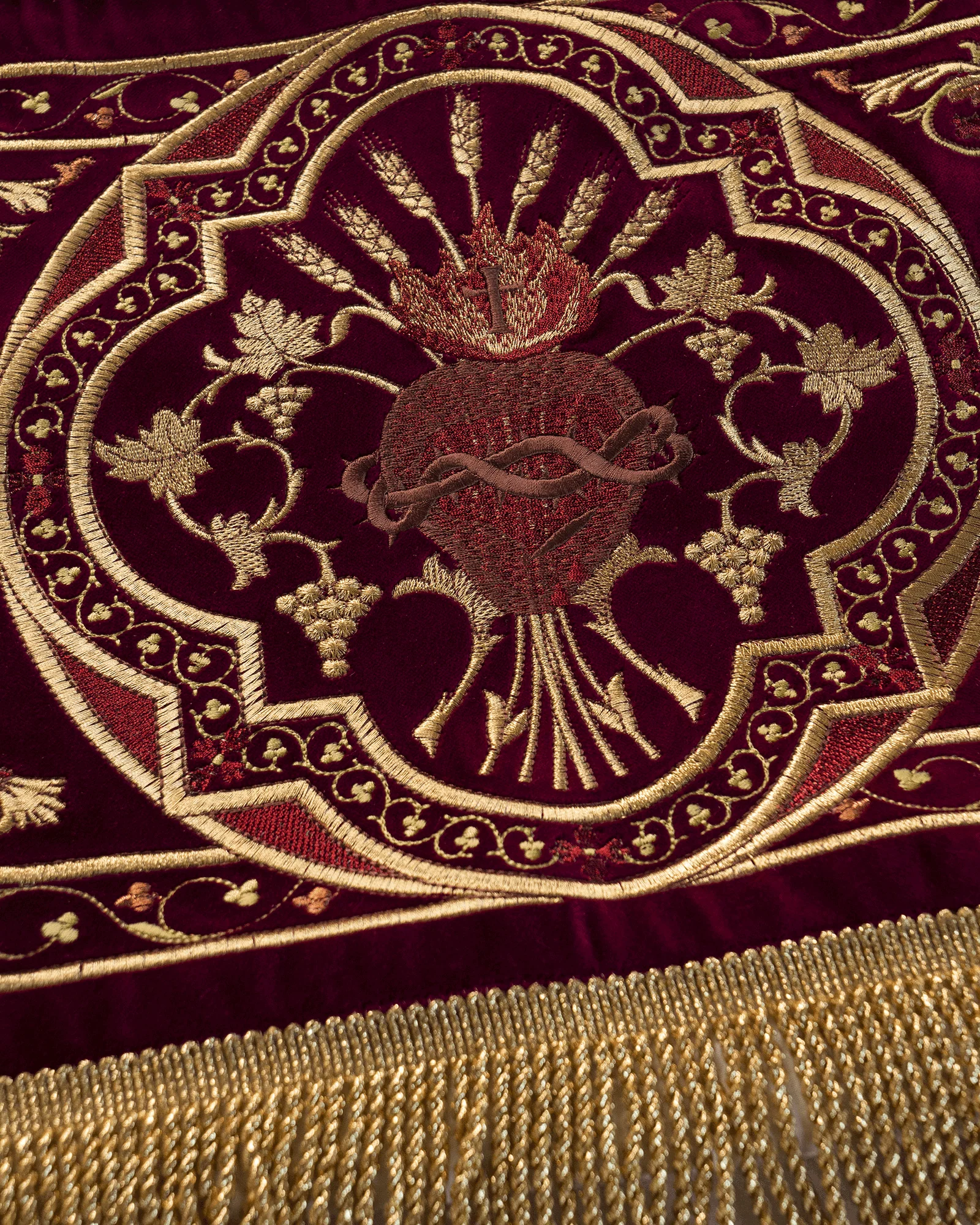 Processional canopy for Corpus Christi made of maroon velvet - Image 2