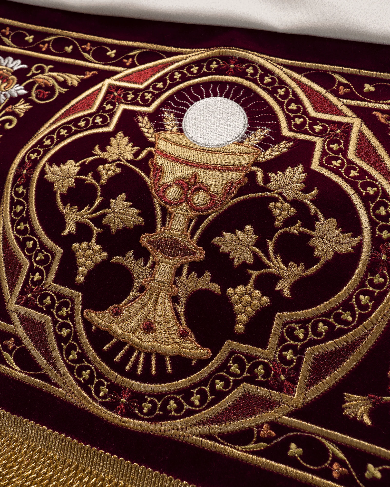 Processional canopy for Corpus Christi made of maroon velvet - Image 6