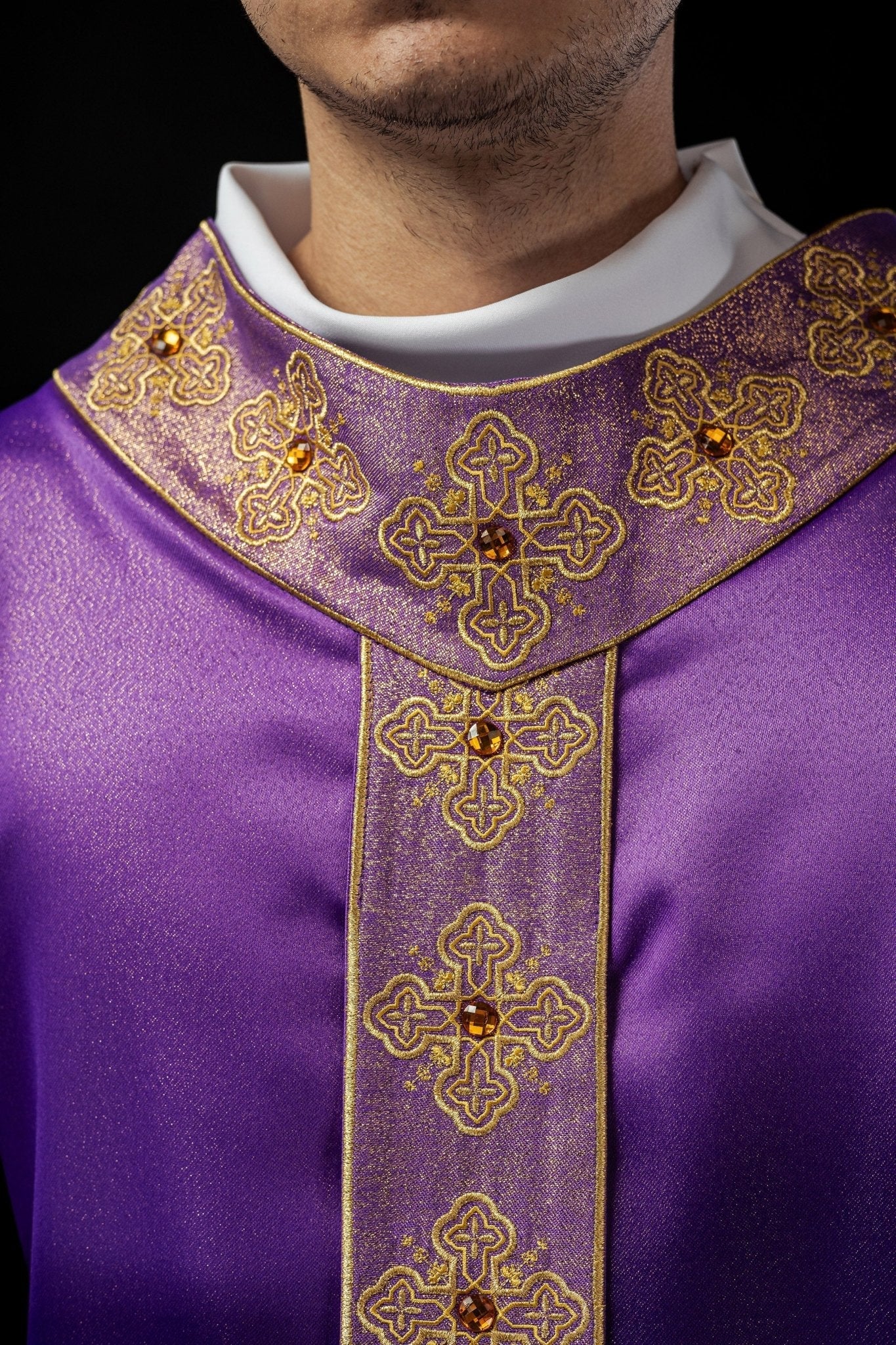 Purple catlholic chasuble with embroidered belt and collar decorated with stones - Image 3
