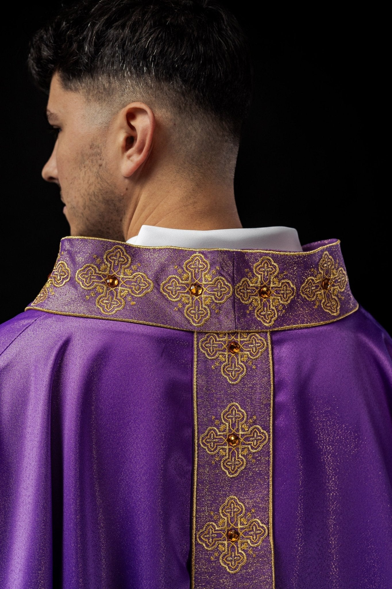 Purple catlholic chasuble with embroidered belt and collar decorated with stones - Image 5