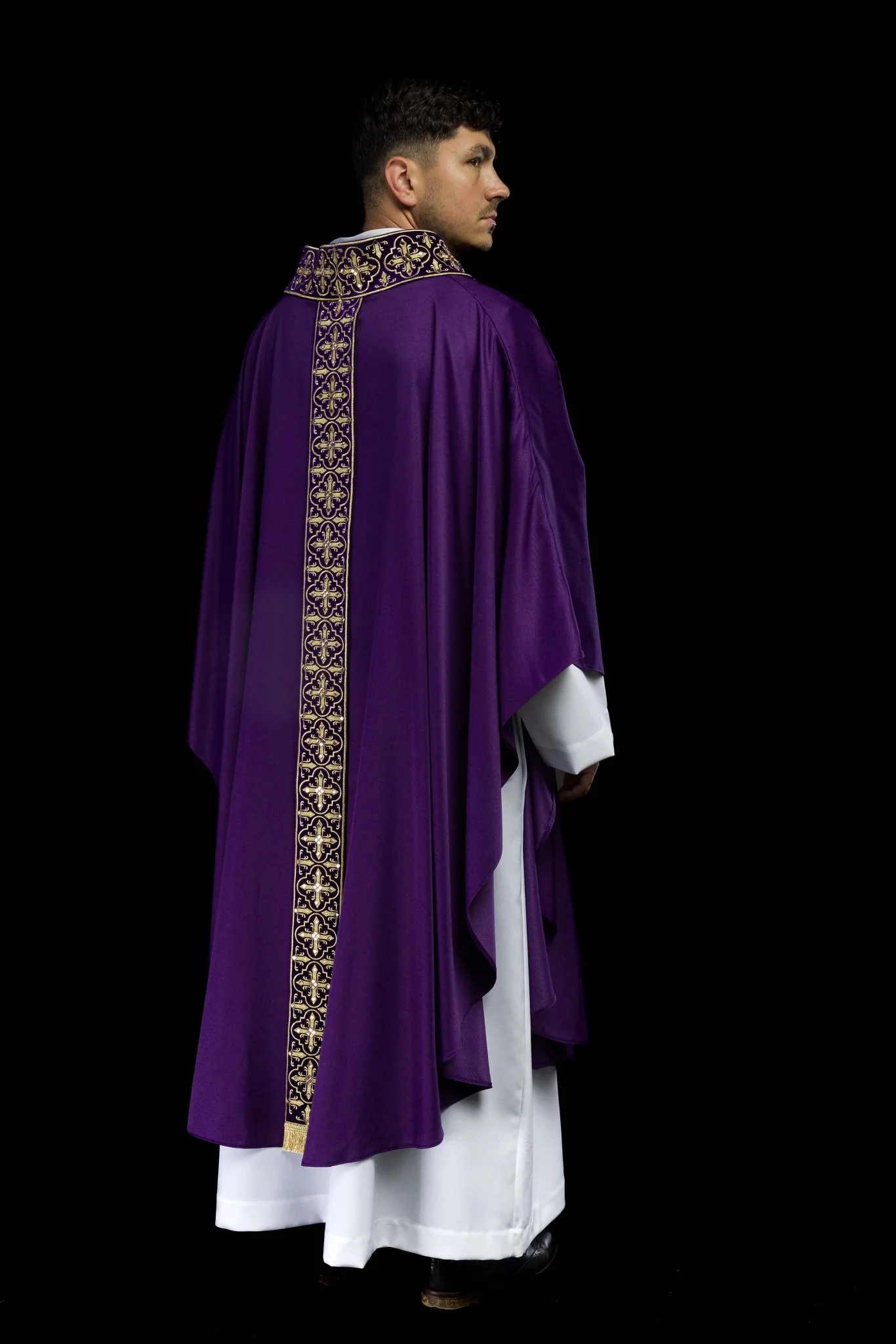 Purple chasuble adorned with stones and a narrow band - Image 8