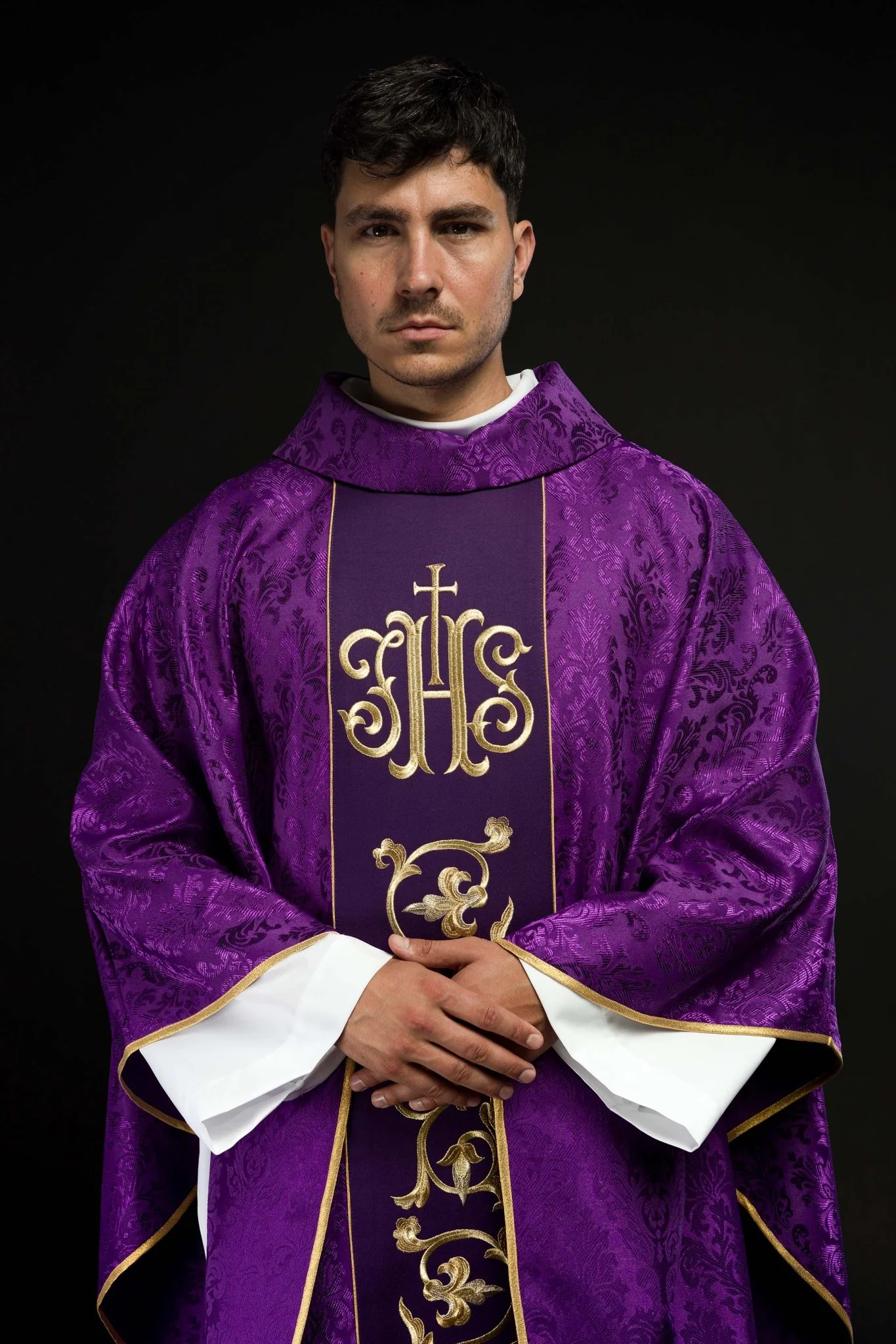 Purple chasuble made of jacquard texture with classic JHS motif - Image 10