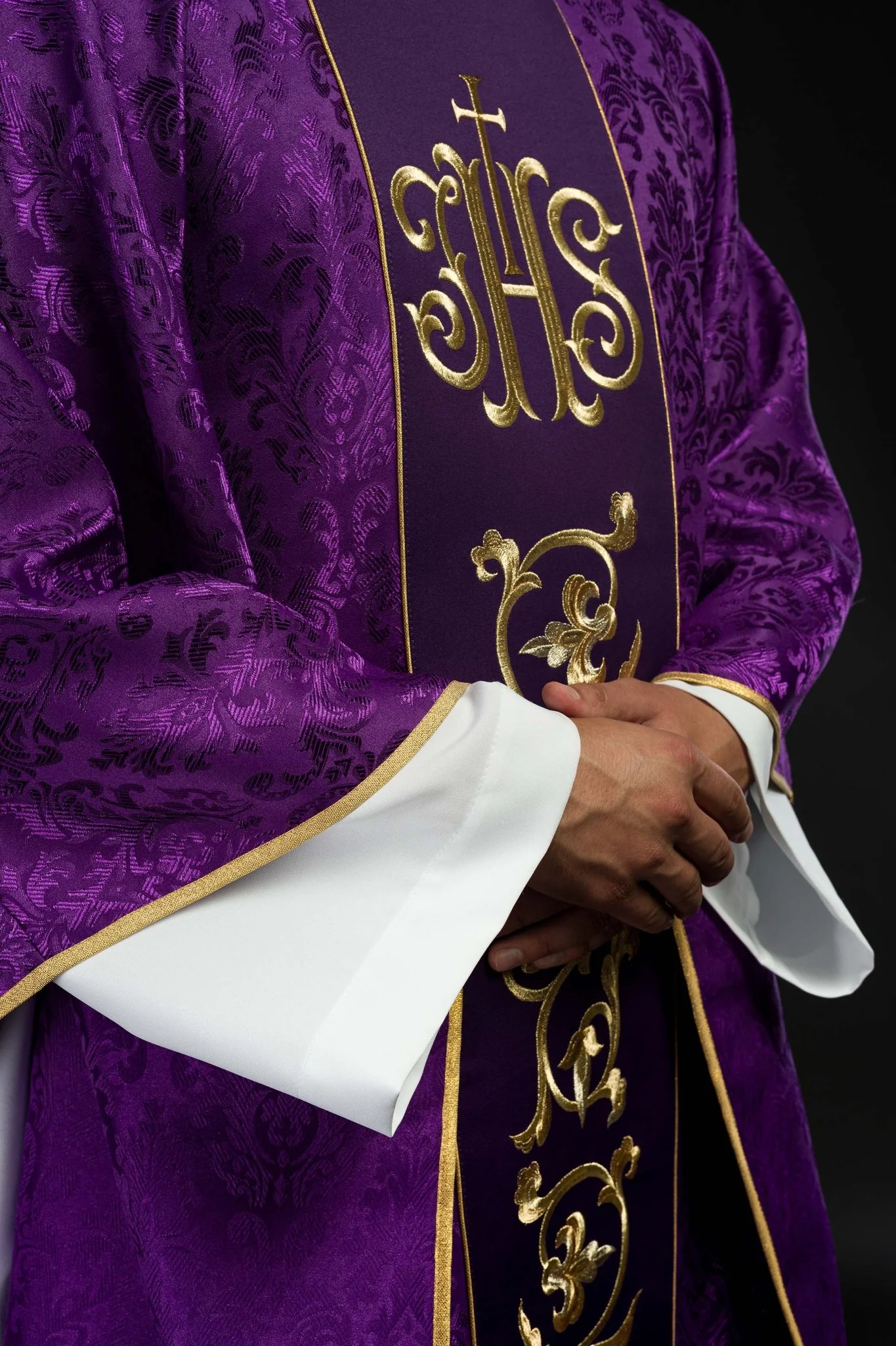 Purple chasuble made of jacquard texture with classic JHS motif - Image 4