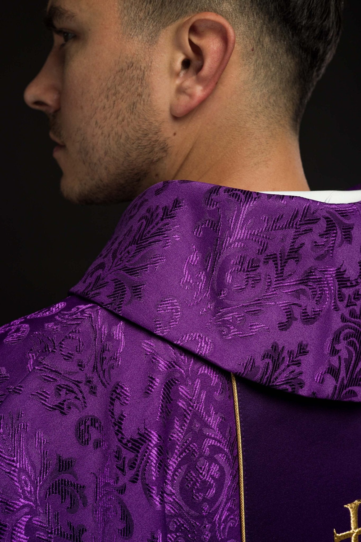 Purple chasuble made of jacquard texture with classic JHS motif - Image 6