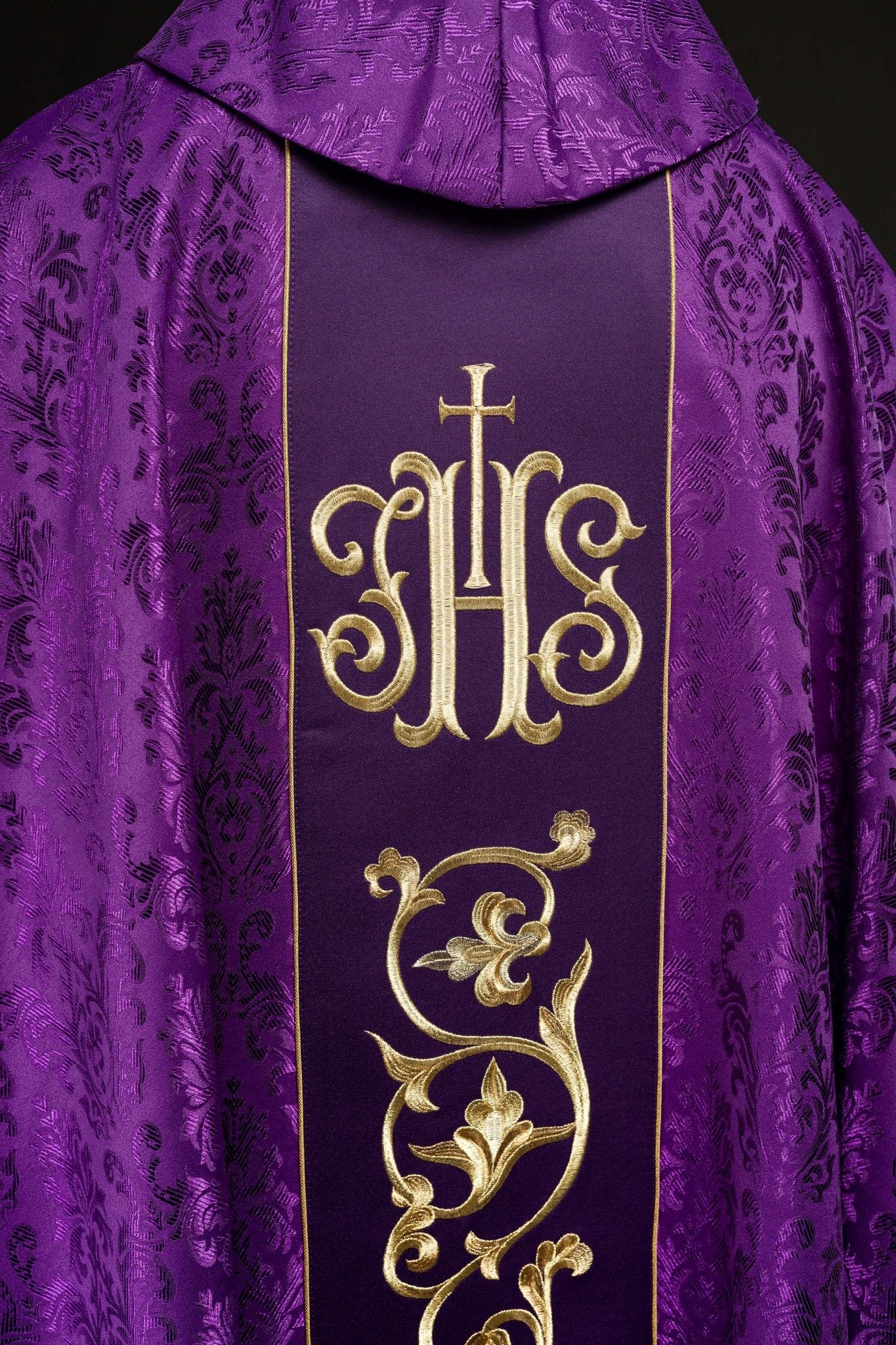 Purple chasuble made of jacquard texture with classic JHS motif - Image 7