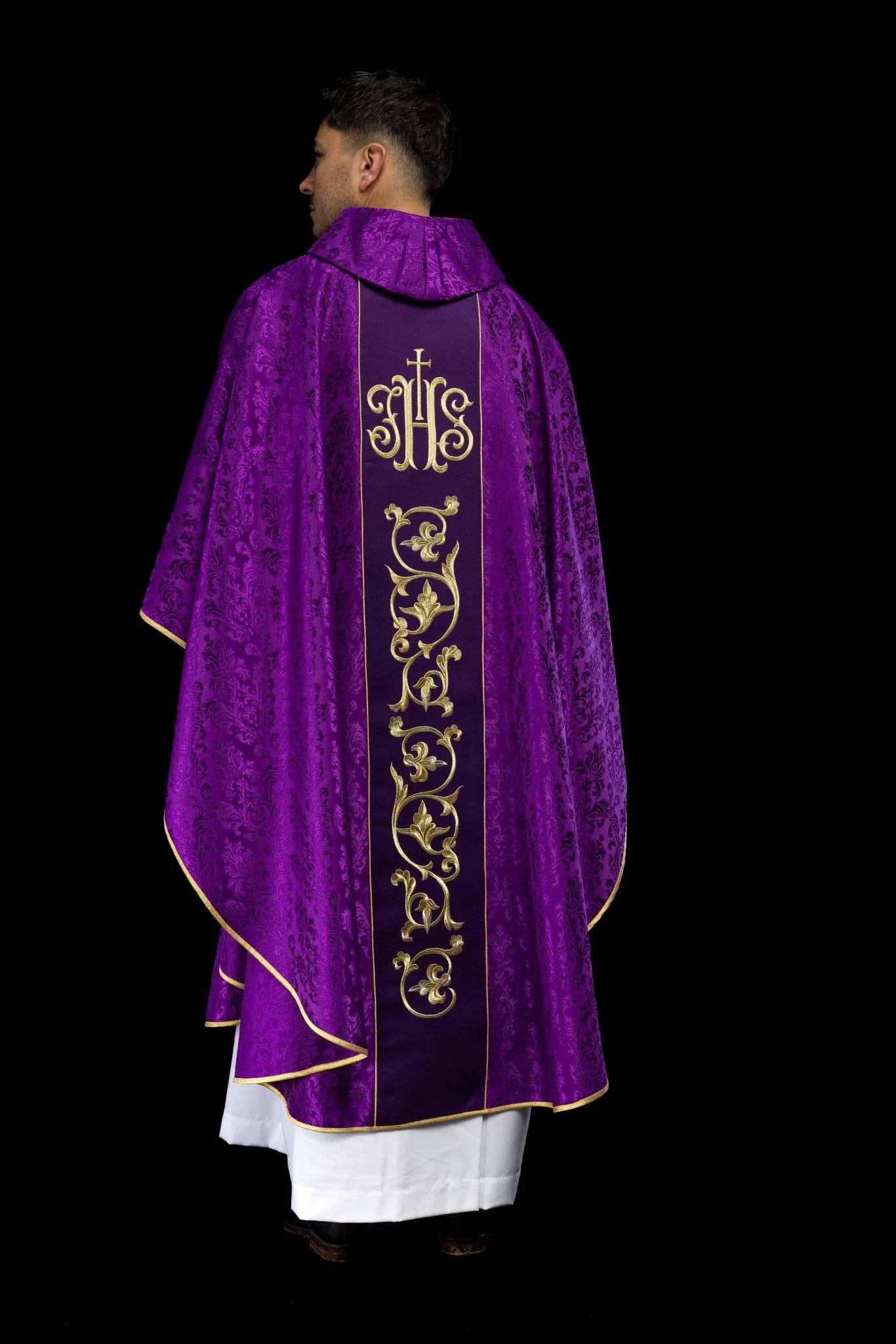 Purple chasuble made of jacquard texture with classic JHS motif - Image 8