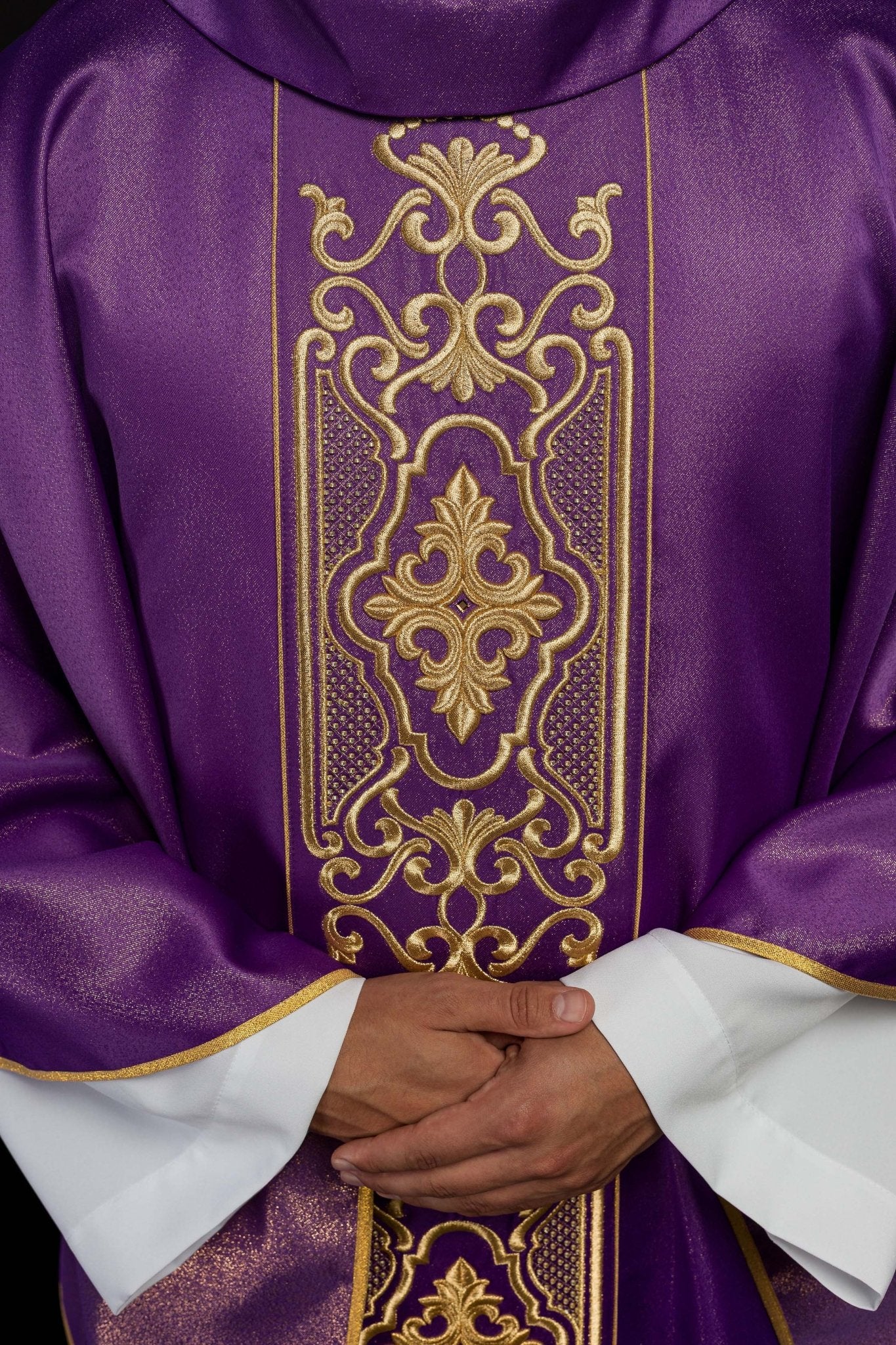 Purple chasuble richly embroidered, shining - Image 3