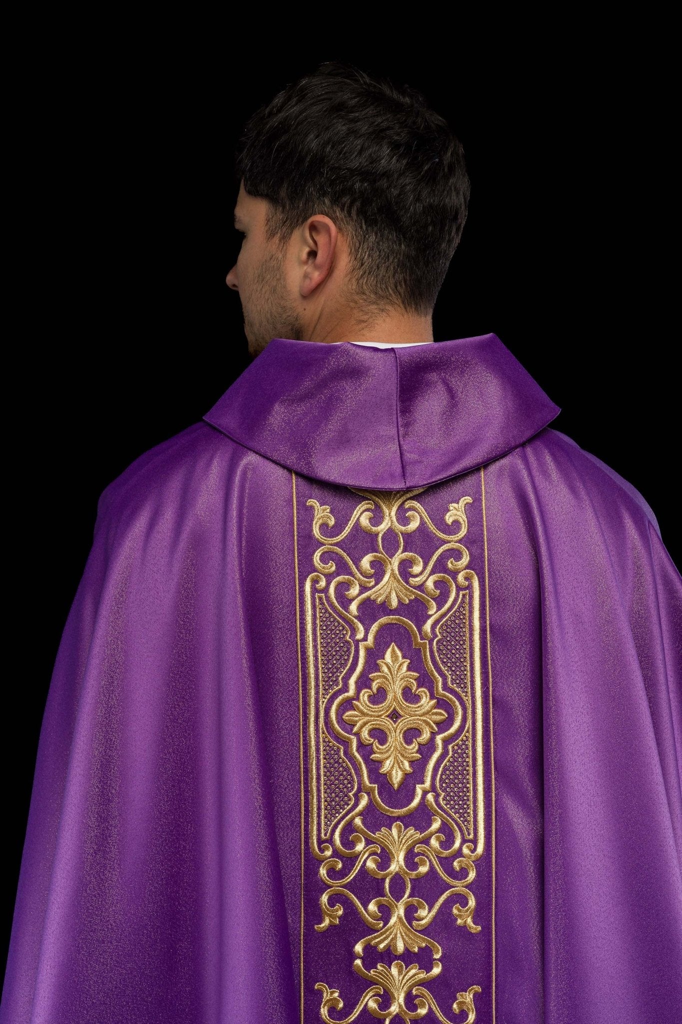 Purple chasuble richly embroidered, shining - Image 6