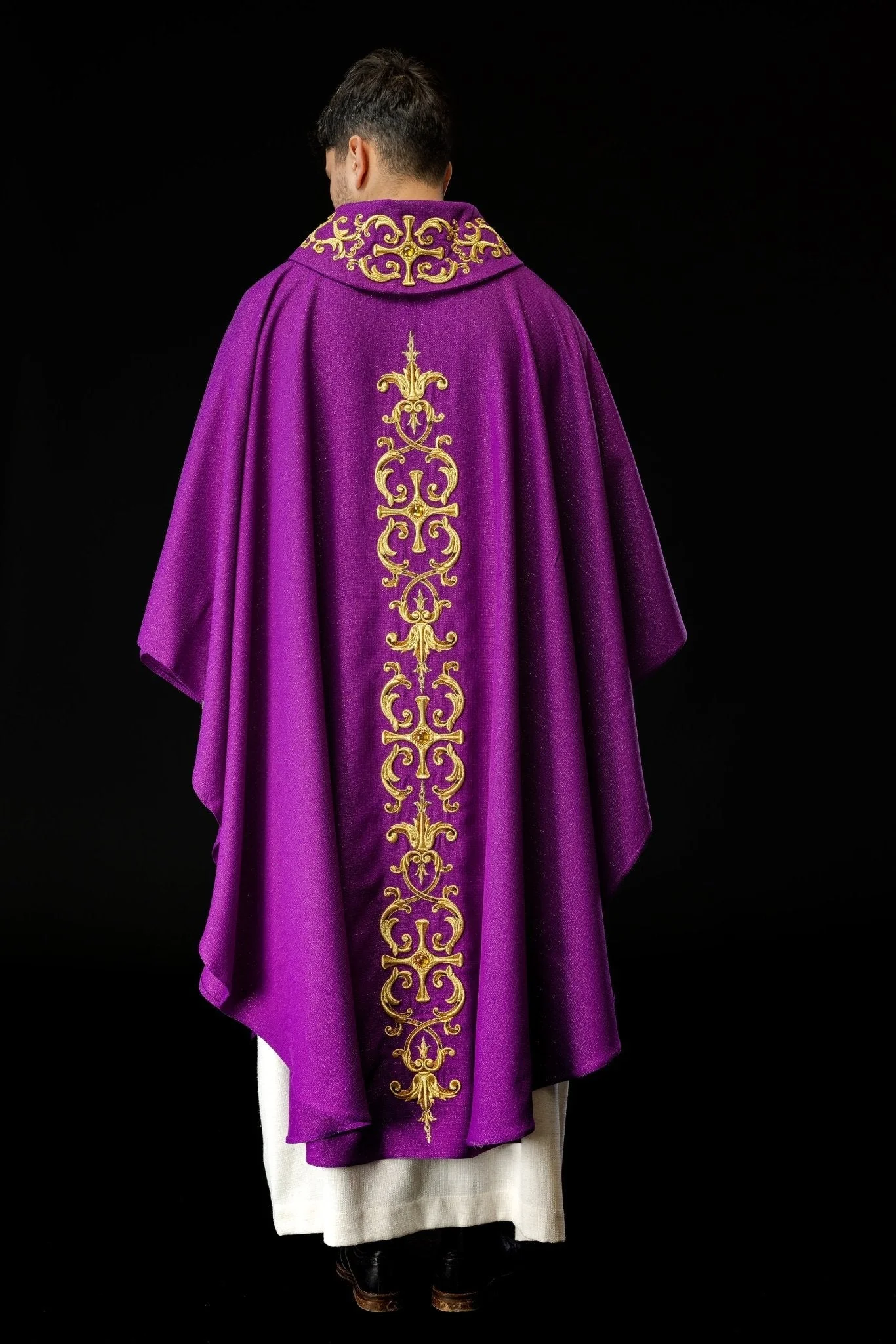 Purple chasuble richly embroidered with gemstones - Image 7