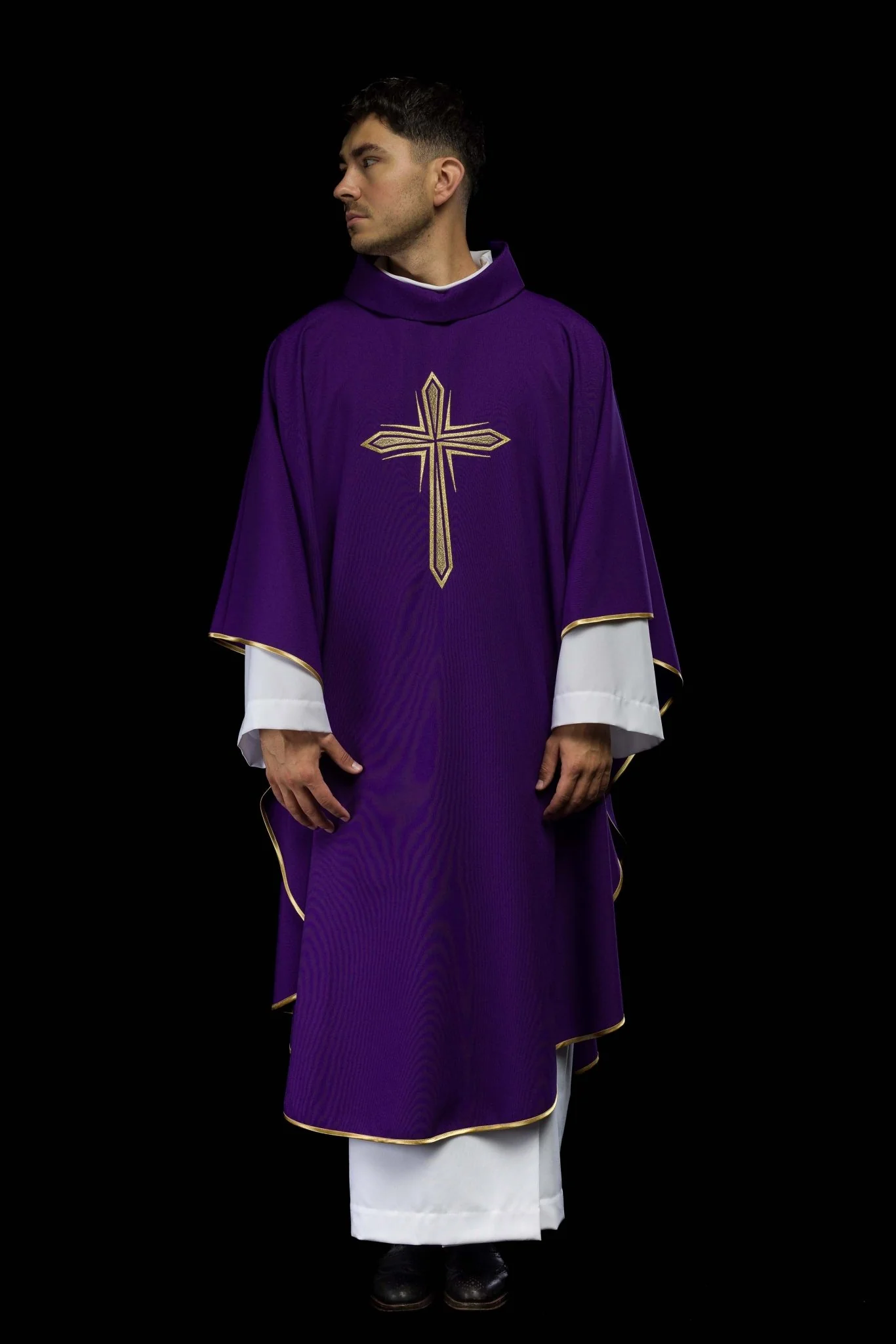 Purple chasuble with cross embroidery - Image 2