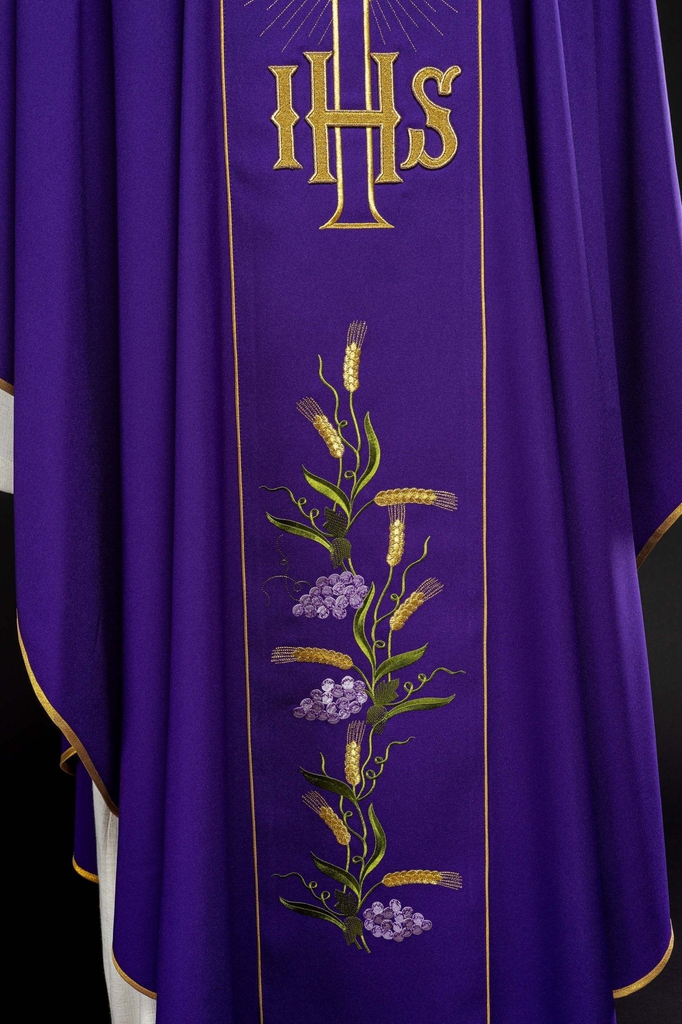 Purple chasuble with cross symbol and grapes - Image 3