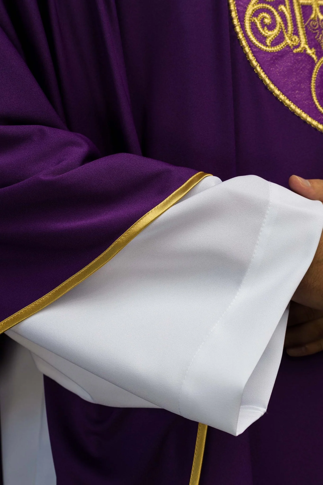 Purple chasuble with IHS made from sports fabric SACROLITE - Image 4