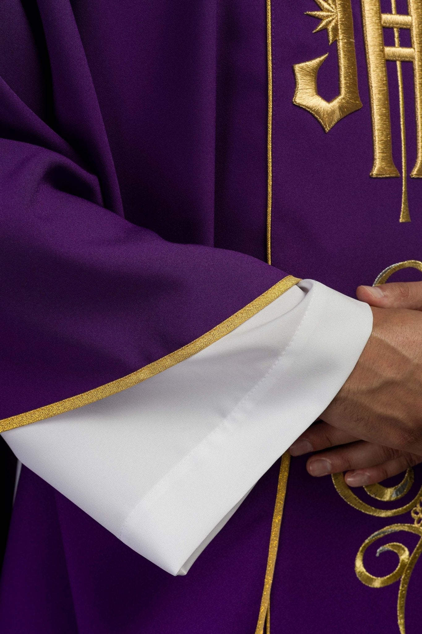 Purple chasuble with IHS motif - Image 3