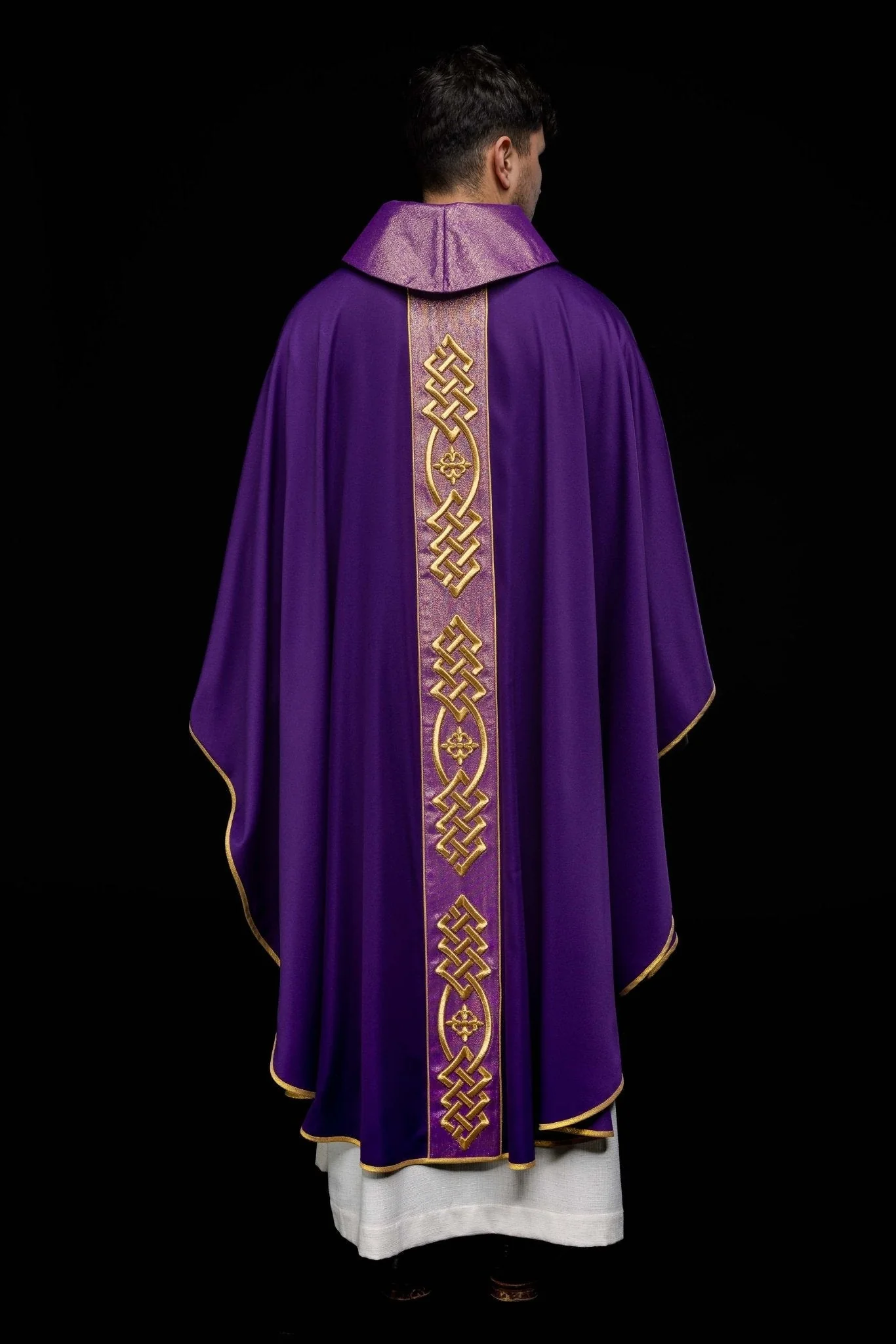 Purple chasuble with narrow embroidery - Image 9