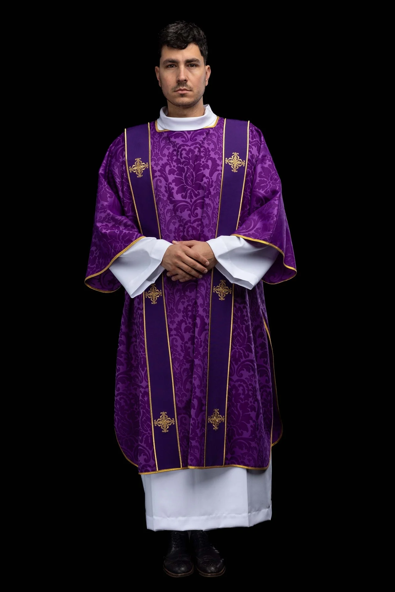 Purple dalmatic in jacquard with bands and embroidered gold crosses - Image 2