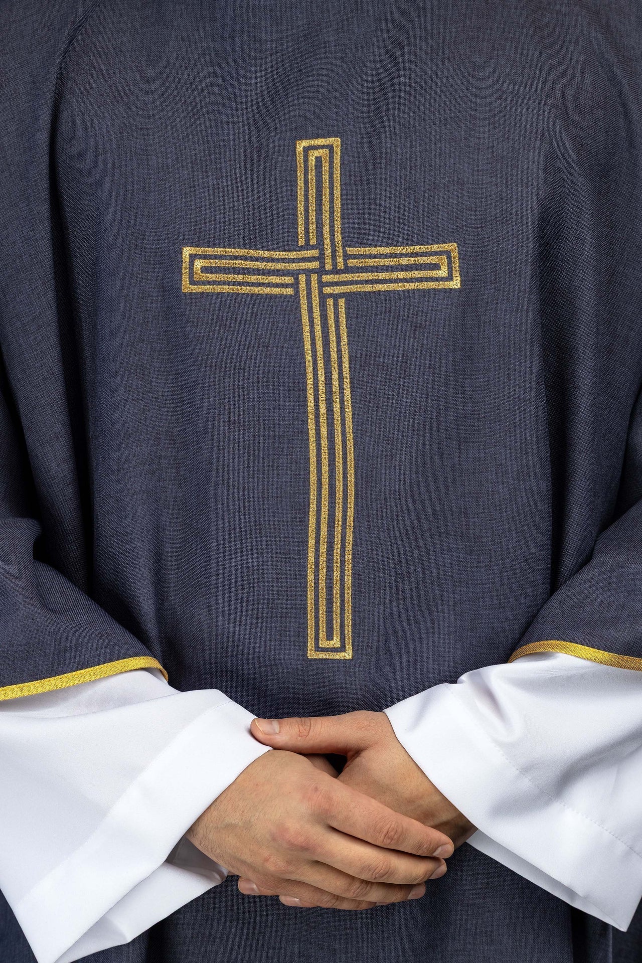 Purple dalmatic with an embroidered gold cross - Image 3