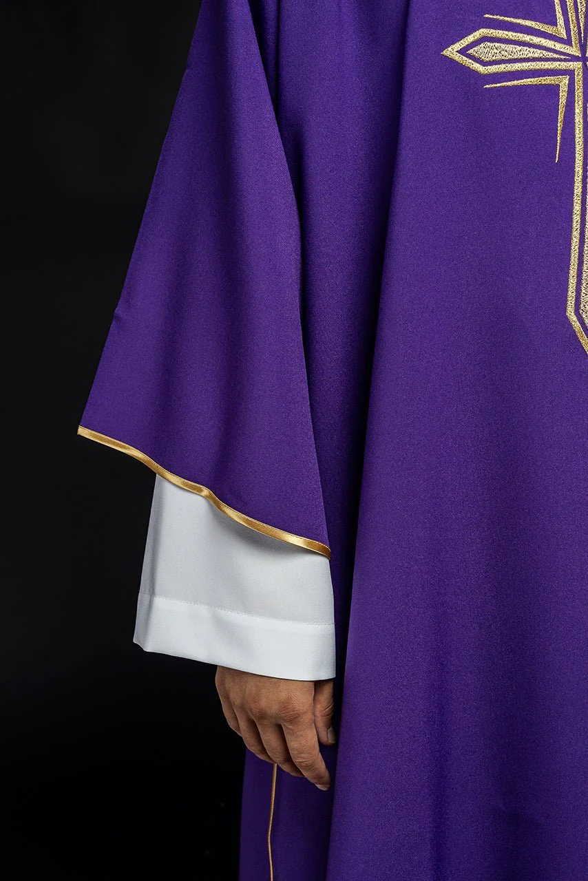 Purple dalmatic with embroidered gold cross - Image 4